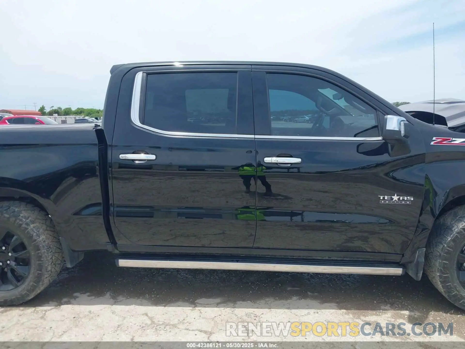 13 Photograph of a damaged car 3GCUDGED9NG533123 CHEVROLET SILVERADO 1500 2022