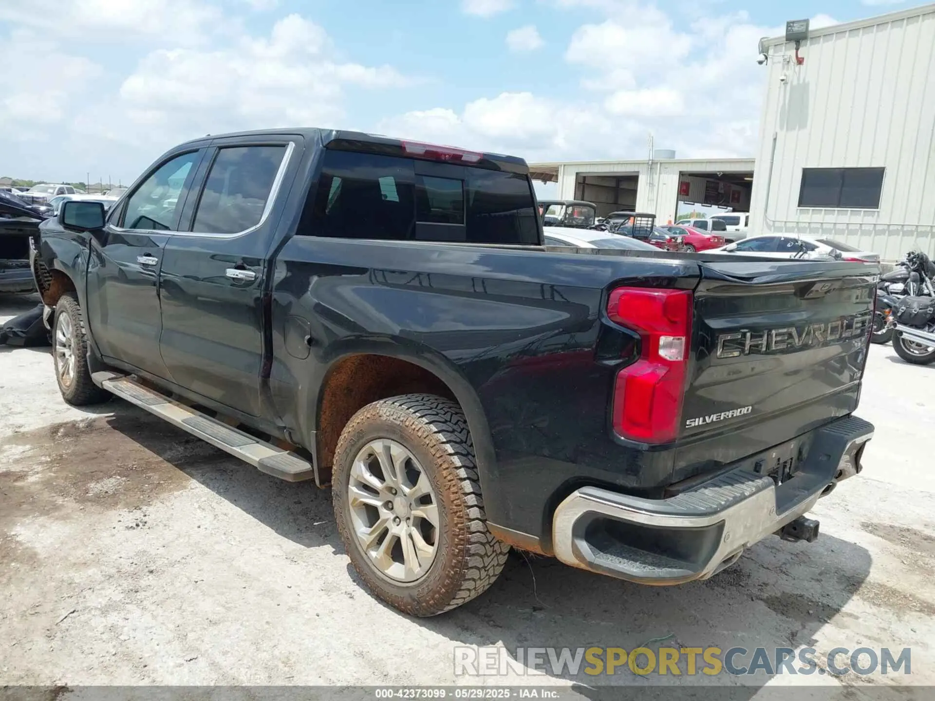 3 Photograph of a damaged car 3GCUDGET2NG674574 CHEVROLET SILVERADO 1500 2022