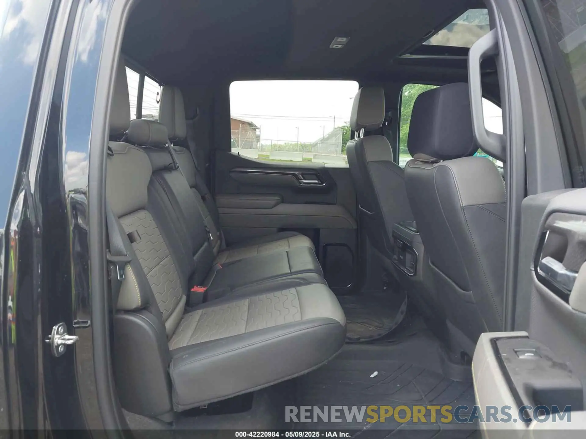 8 Photograph of a damaged car 3GCUDHEL1NG579610 CHEVROLET SILVERADO 1500 2022
