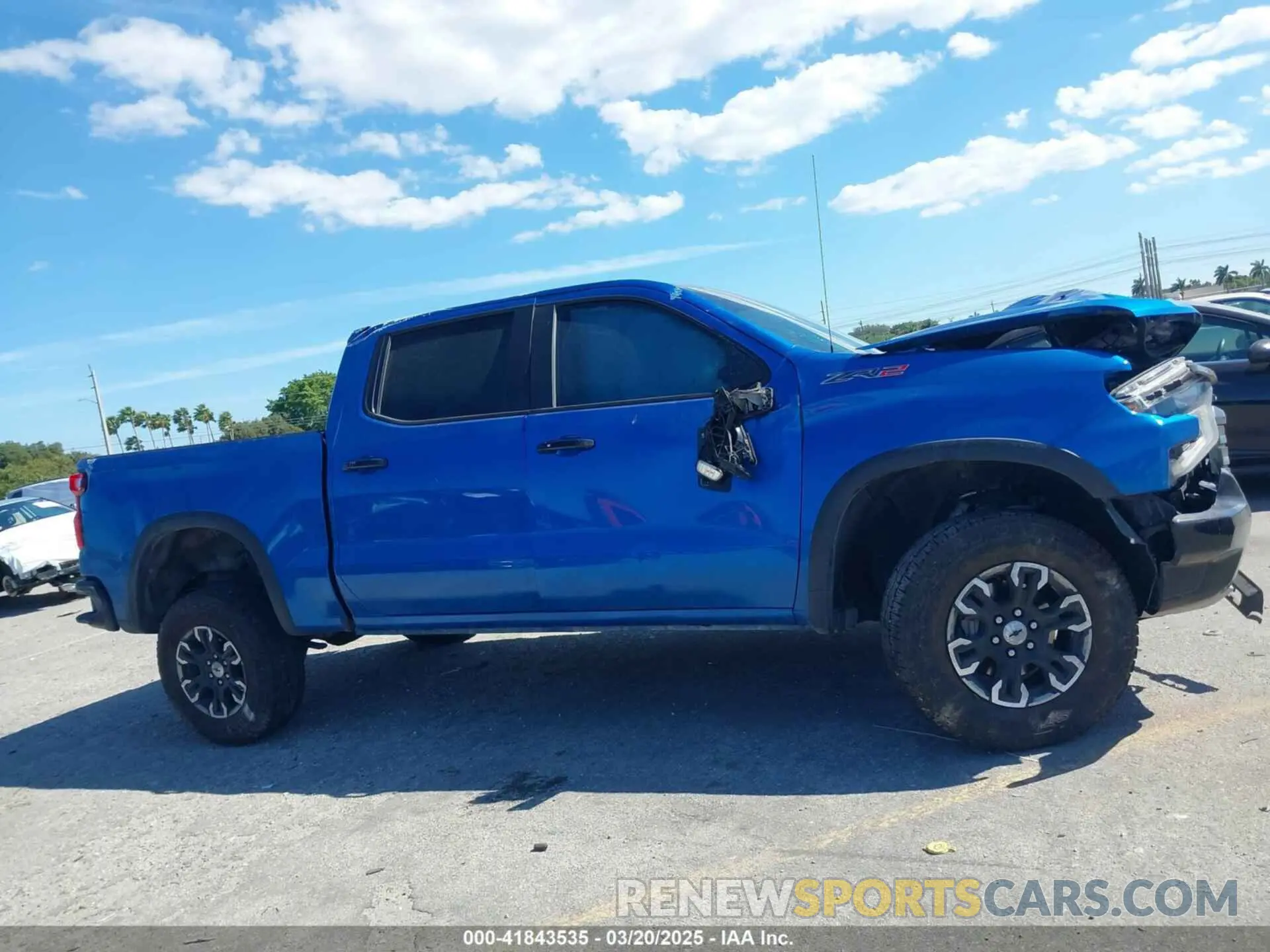 13 Photograph of a damaged car 3GCUDHEL3NG584503 CHEVROLET SILVERADO 1500 2022