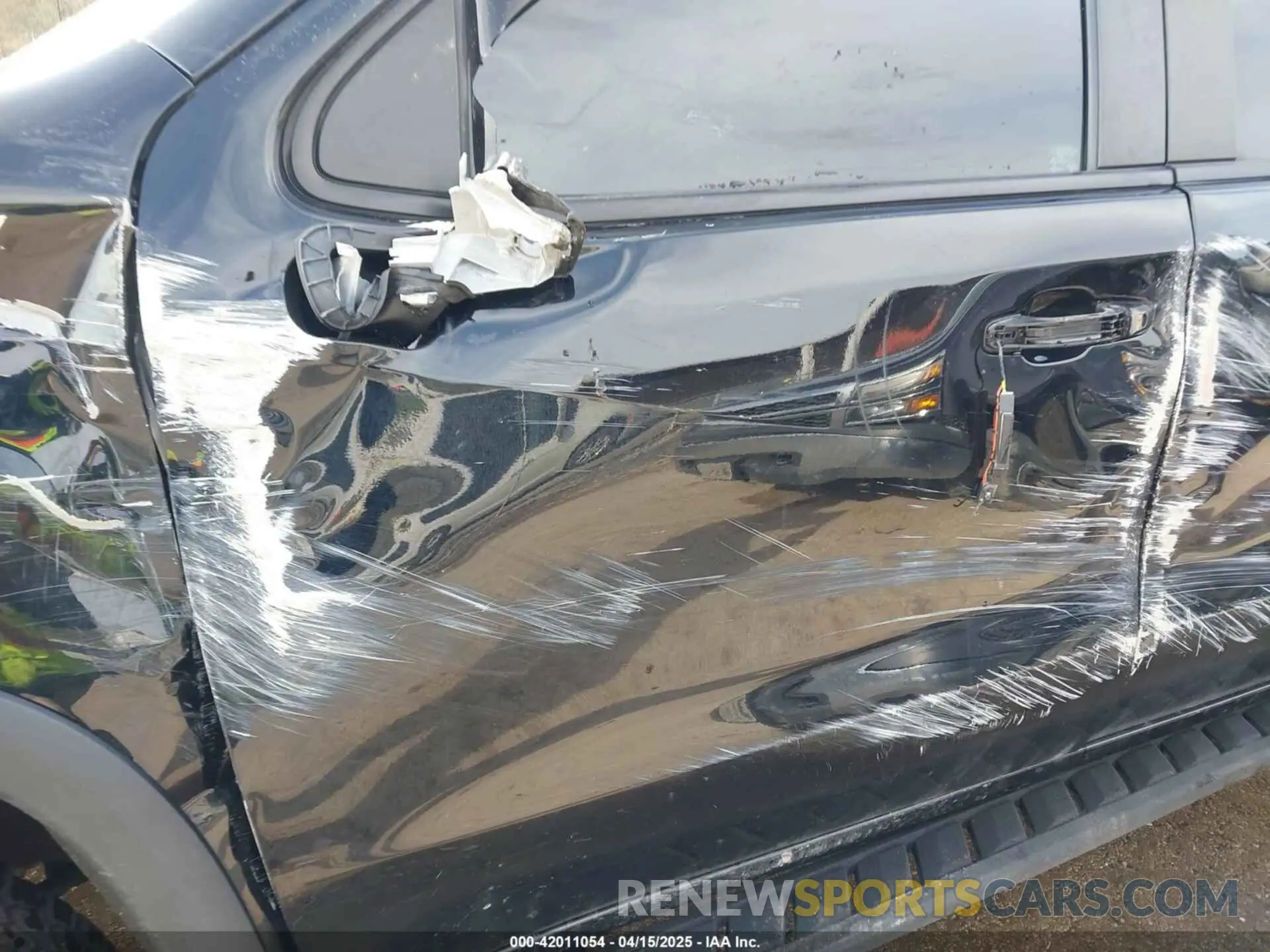 19 Photograph of a damaged car 3GCUDHEL4NG686781 CHEVROLET SILVERADO 1500 2022