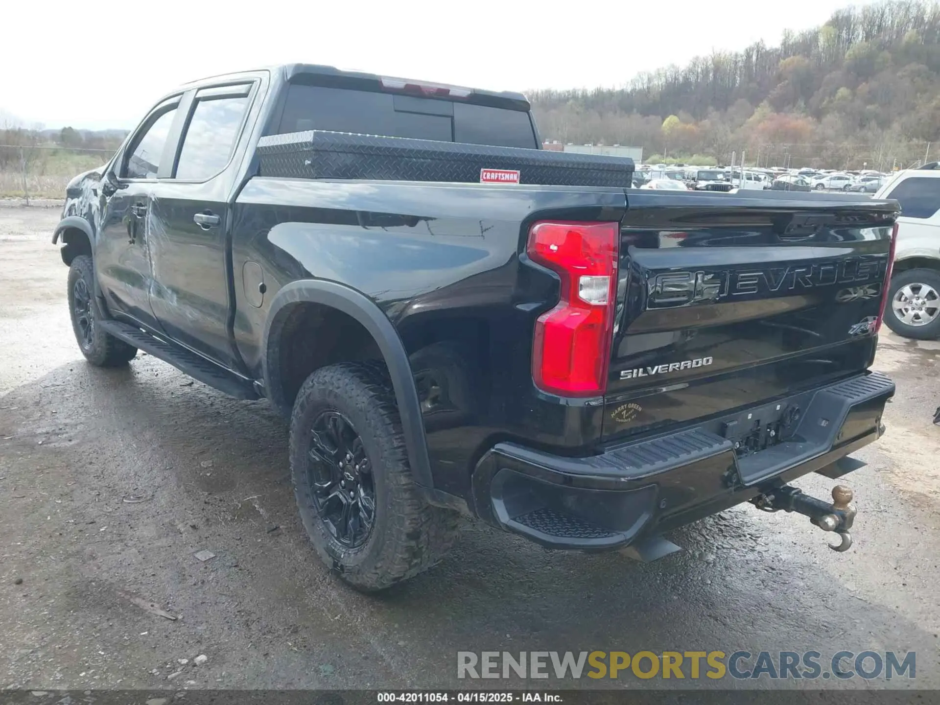 3 Photograph of a damaged car 3GCUDHEL4NG686781 CHEVROLET SILVERADO 1500 2022