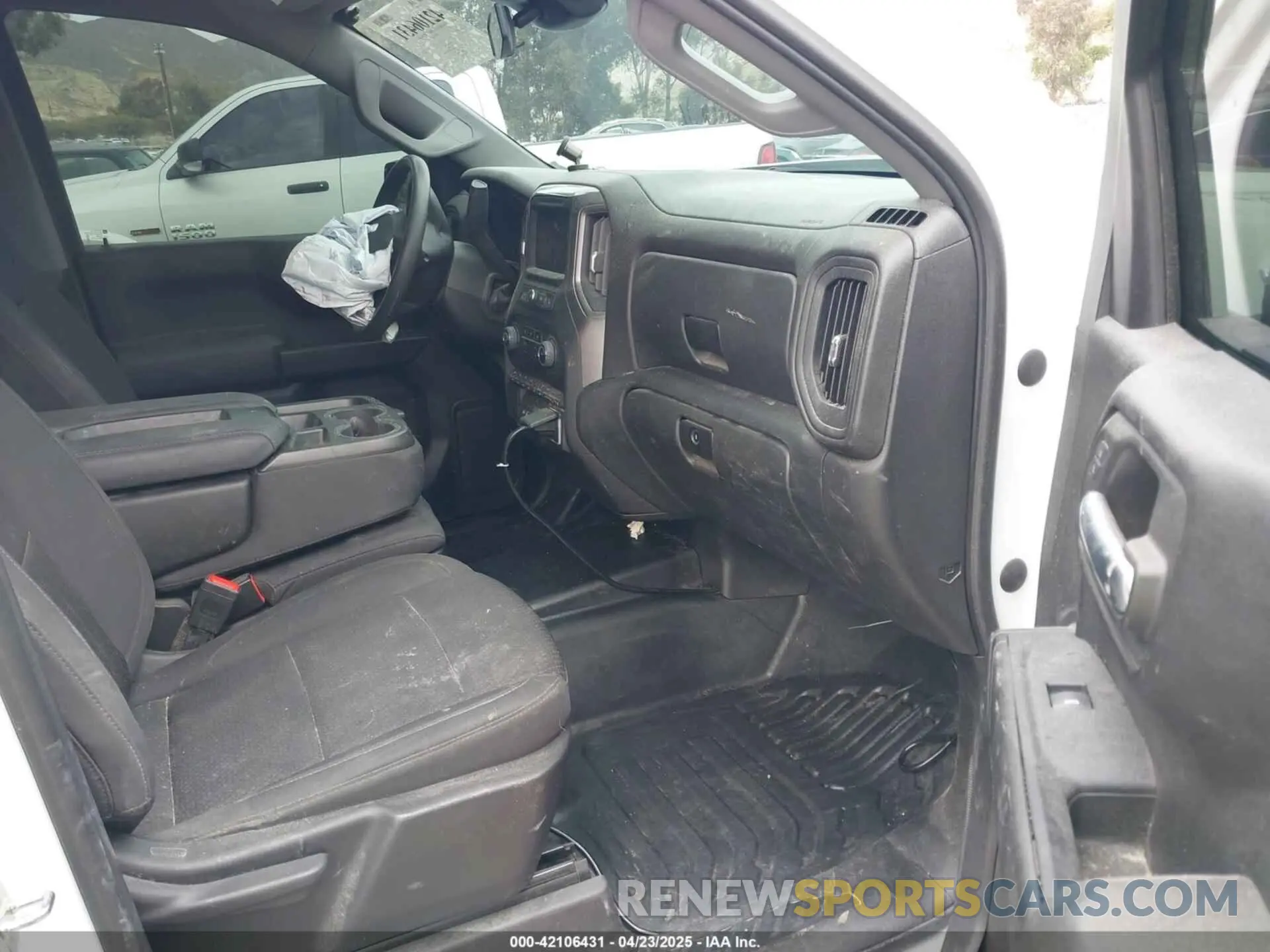 5 Photograph of a damaged car 1GCRAAEK7PZ333001 CHEVROLET SILVERADO 1500 2023