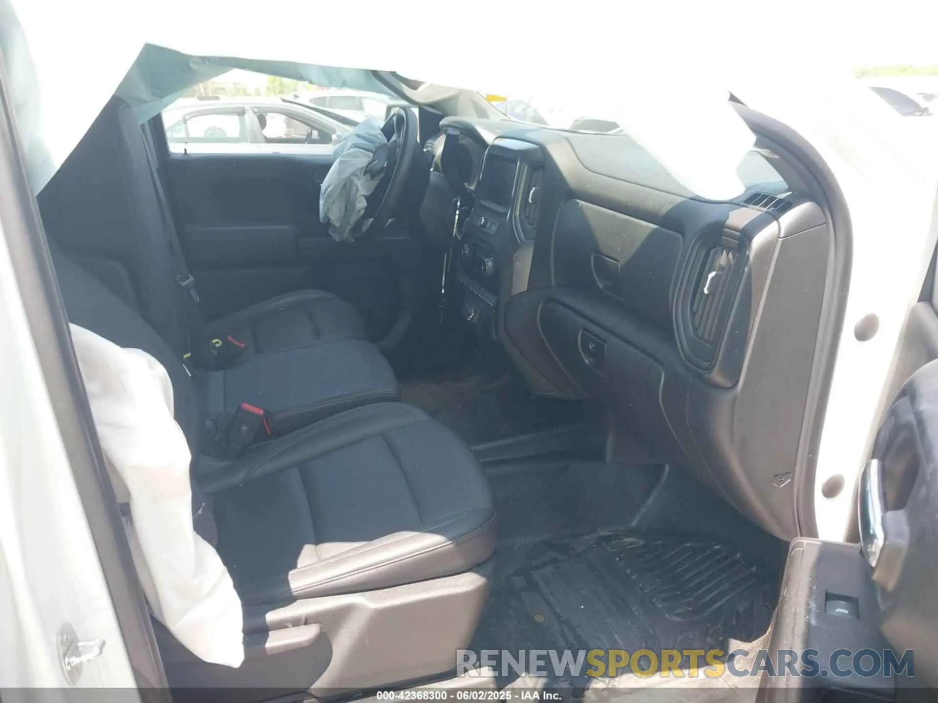 5 Photograph of a damaged car 1GCUDAED4PZ181553 CHEVROLET SILVERADO 1500 2023