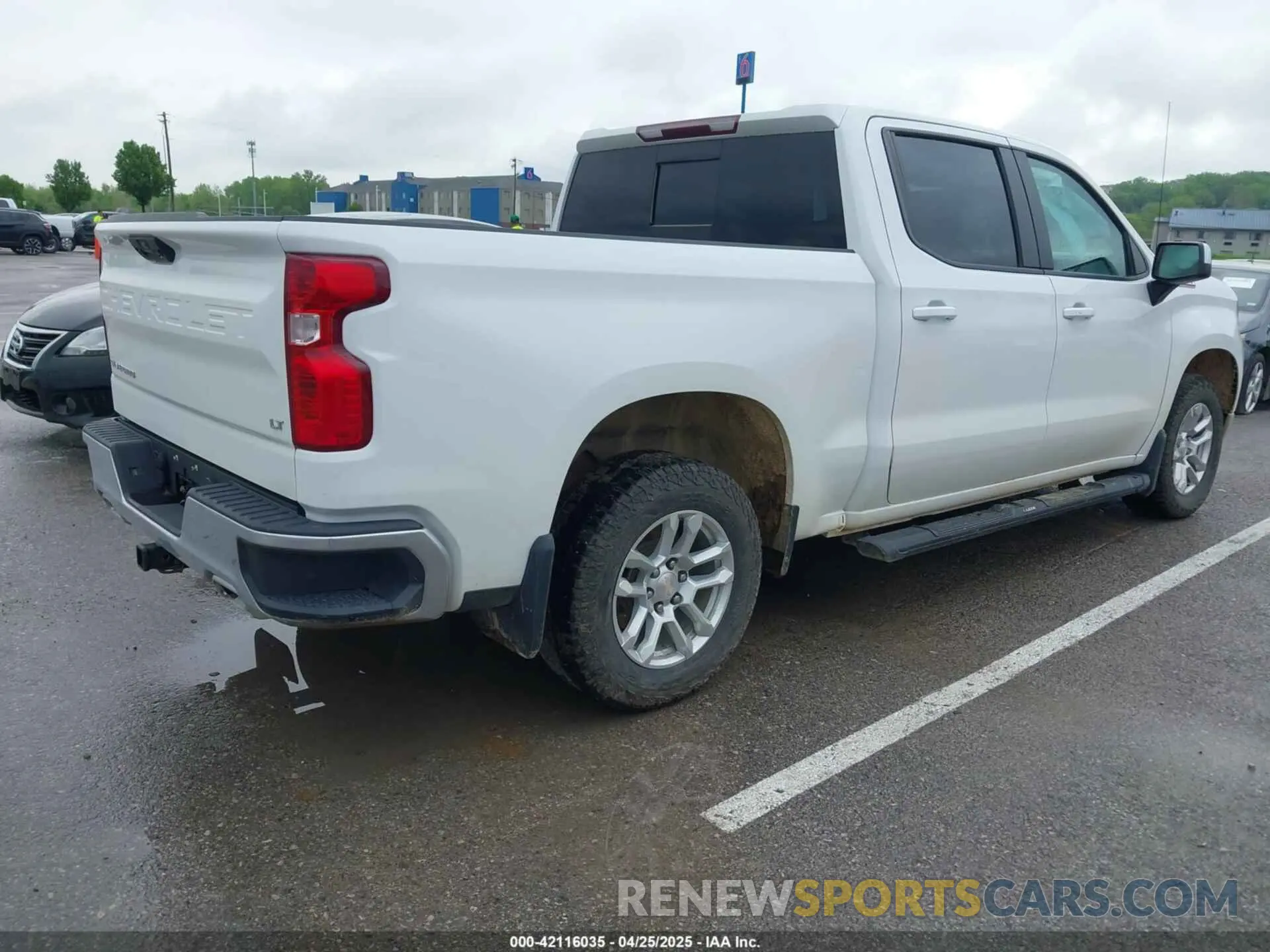4 Photograph of a damaged car 1GCUDDE81PZ140382 CHEVROLET SILVERADO 1500 2023