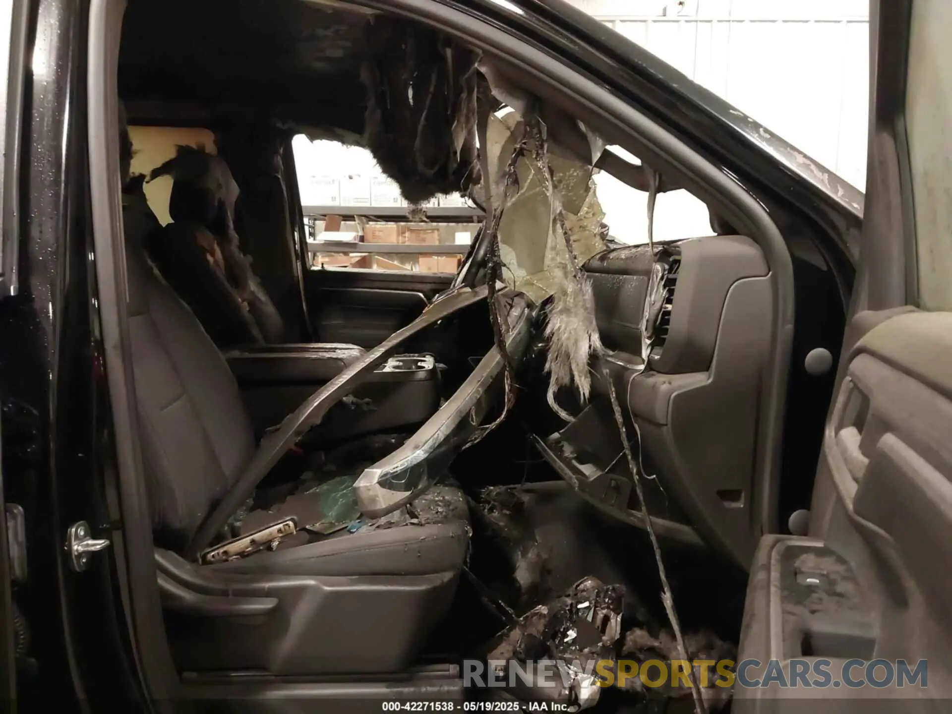 5 Photograph of a damaged car 1GCUDDE89PZ199759 CHEVROLET SILVERADO 1500 2023