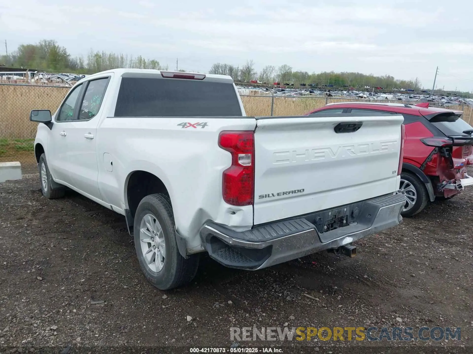 3 Photograph of a damaged car 1GCUDDED2PZ317583 CHEVROLET SILVERADO 1500 2023