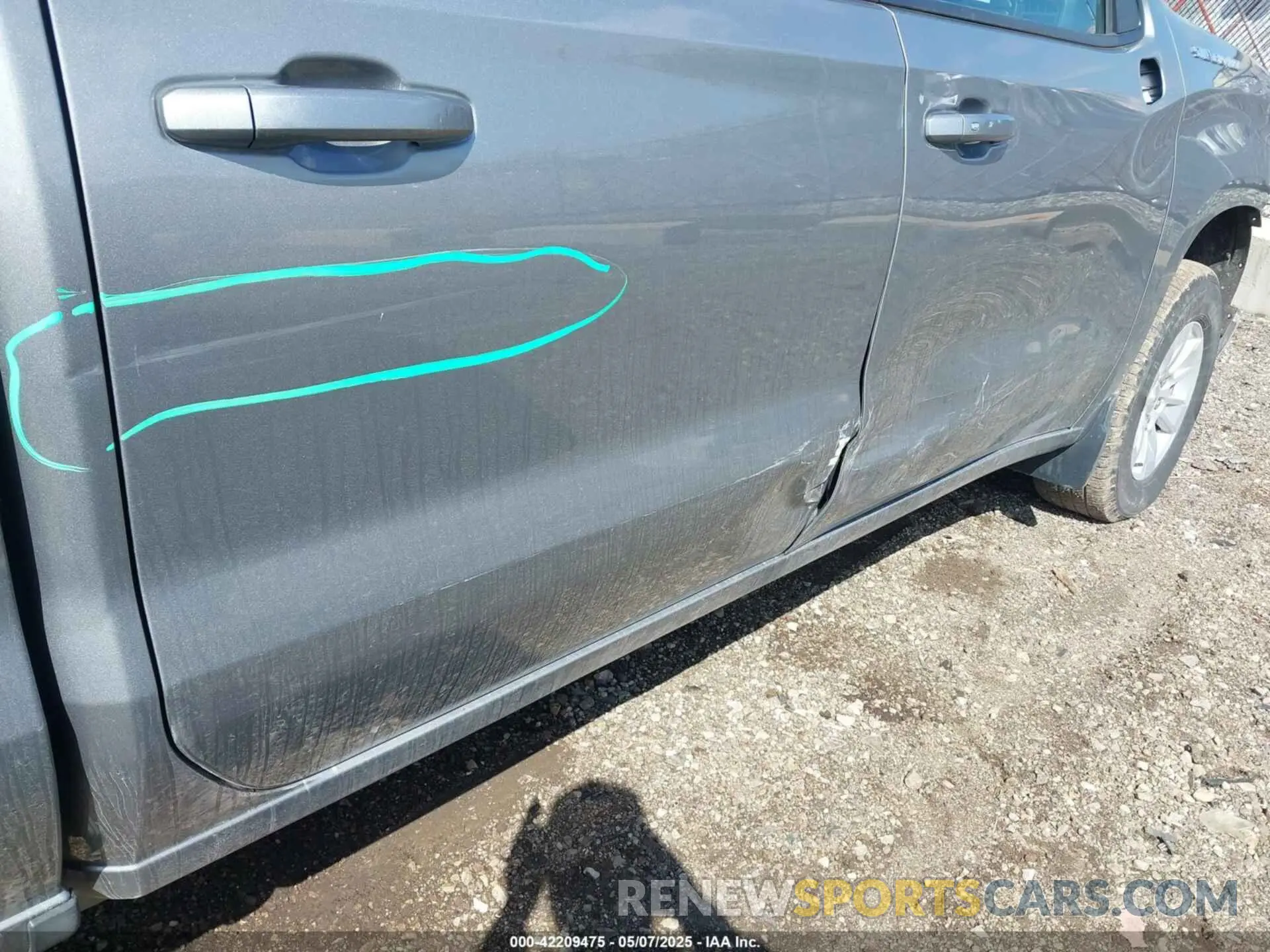 18 Photograph of a damaged car 1GCUDDED4PZ315933 CHEVROLET SILVERADO 1500 2023