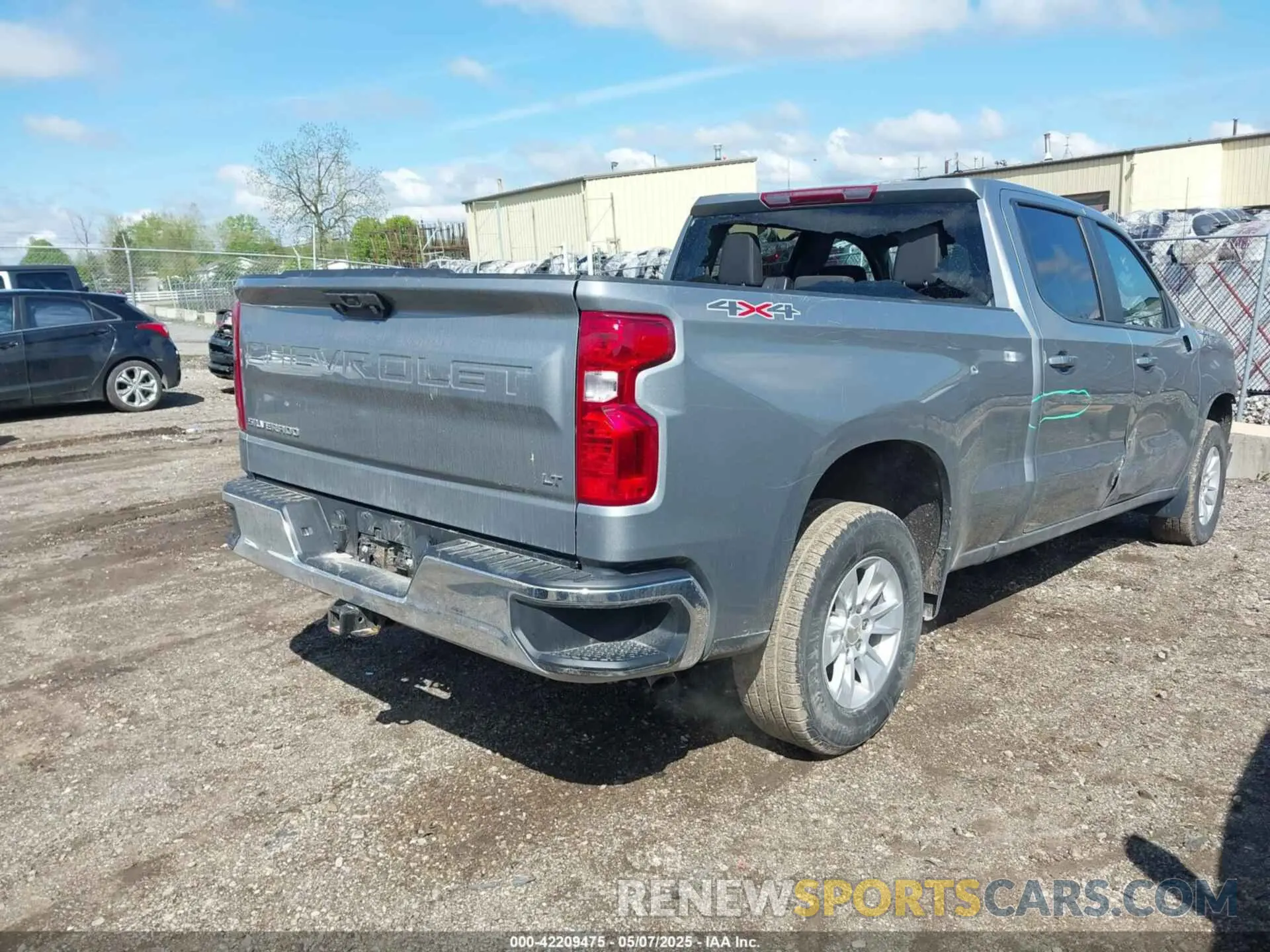 4 Photograph of a damaged car 1GCUDDED4PZ315933 CHEVROLET SILVERADO 1500 2023