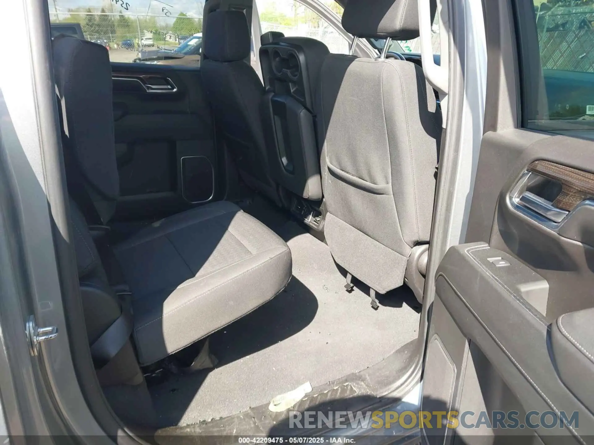 8 Photograph of a damaged car 1GCUDDED4PZ315933 CHEVROLET SILVERADO 1500 2023