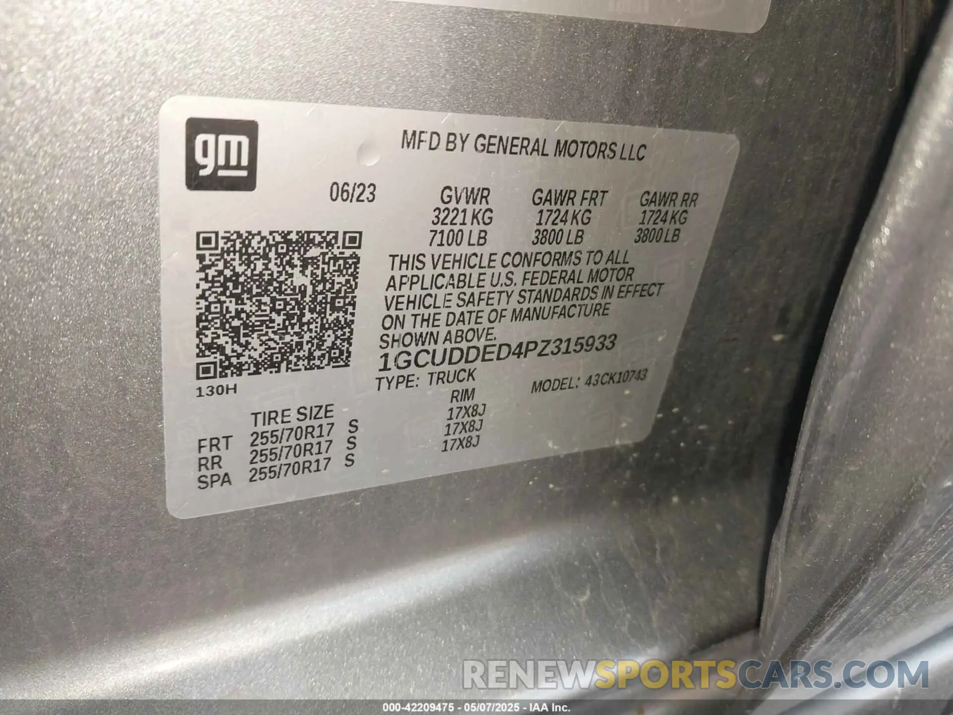9 Photograph of a damaged car 1GCUDDED4PZ315933 CHEVROLET SILVERADO 1500 2023