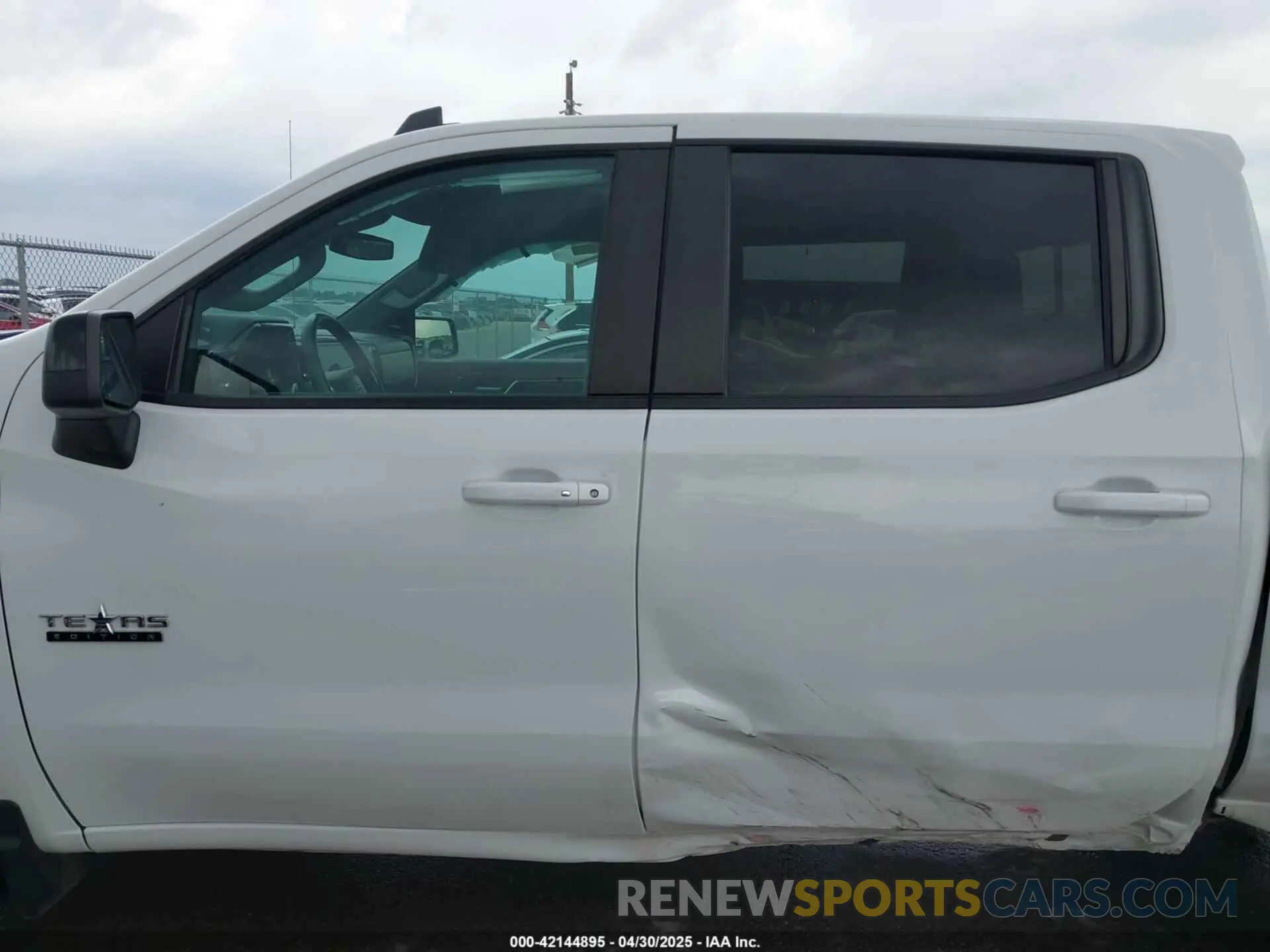 14 Photograph of a damaged car 1GCUDEE84PZ185368 CHEVROLET SILVERADO 1500 2023