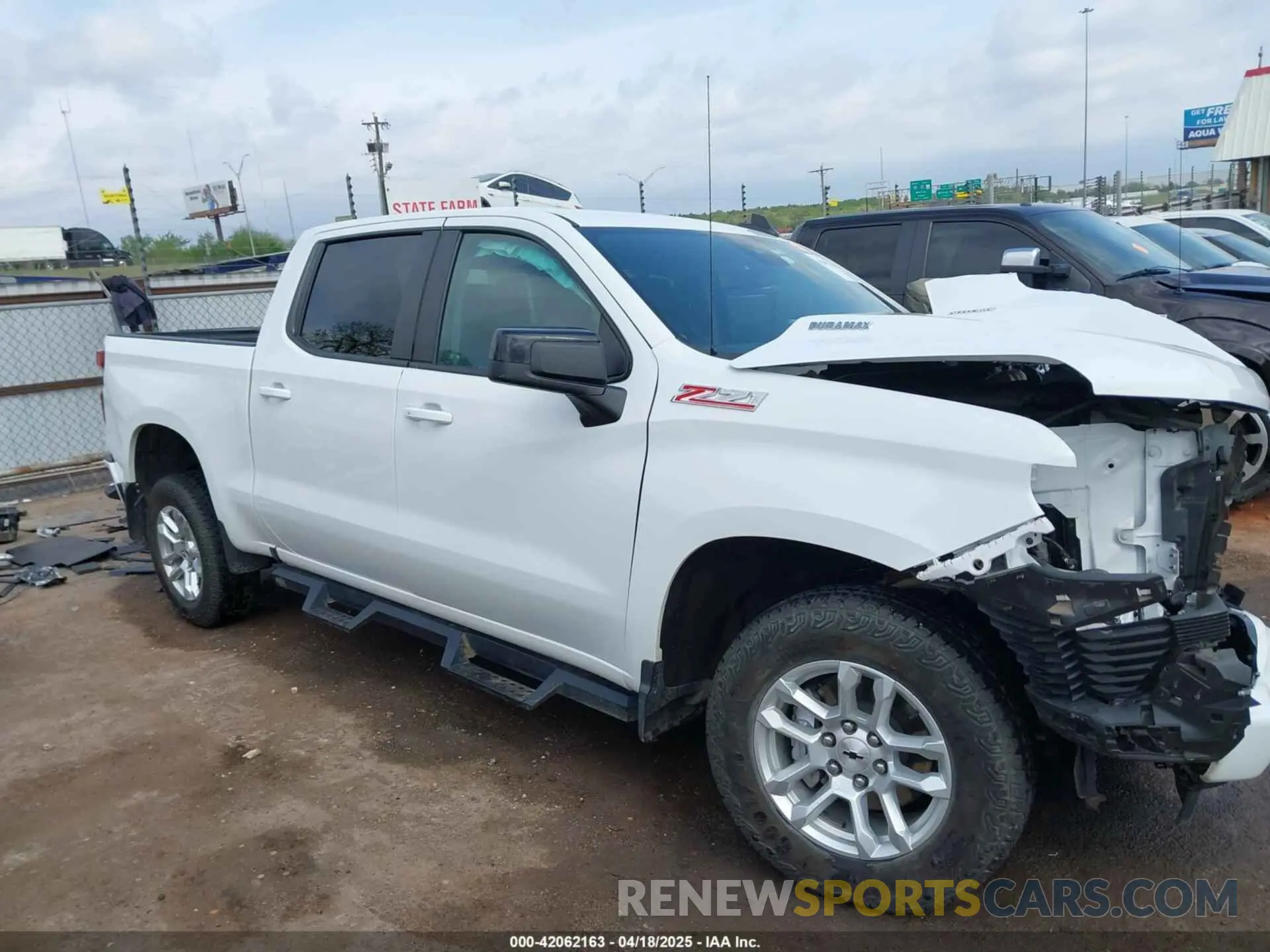 13 Photograph of a damaged car 1GCUDEE84PZ204646 CHEVROLET SILVERADO 1500 2023