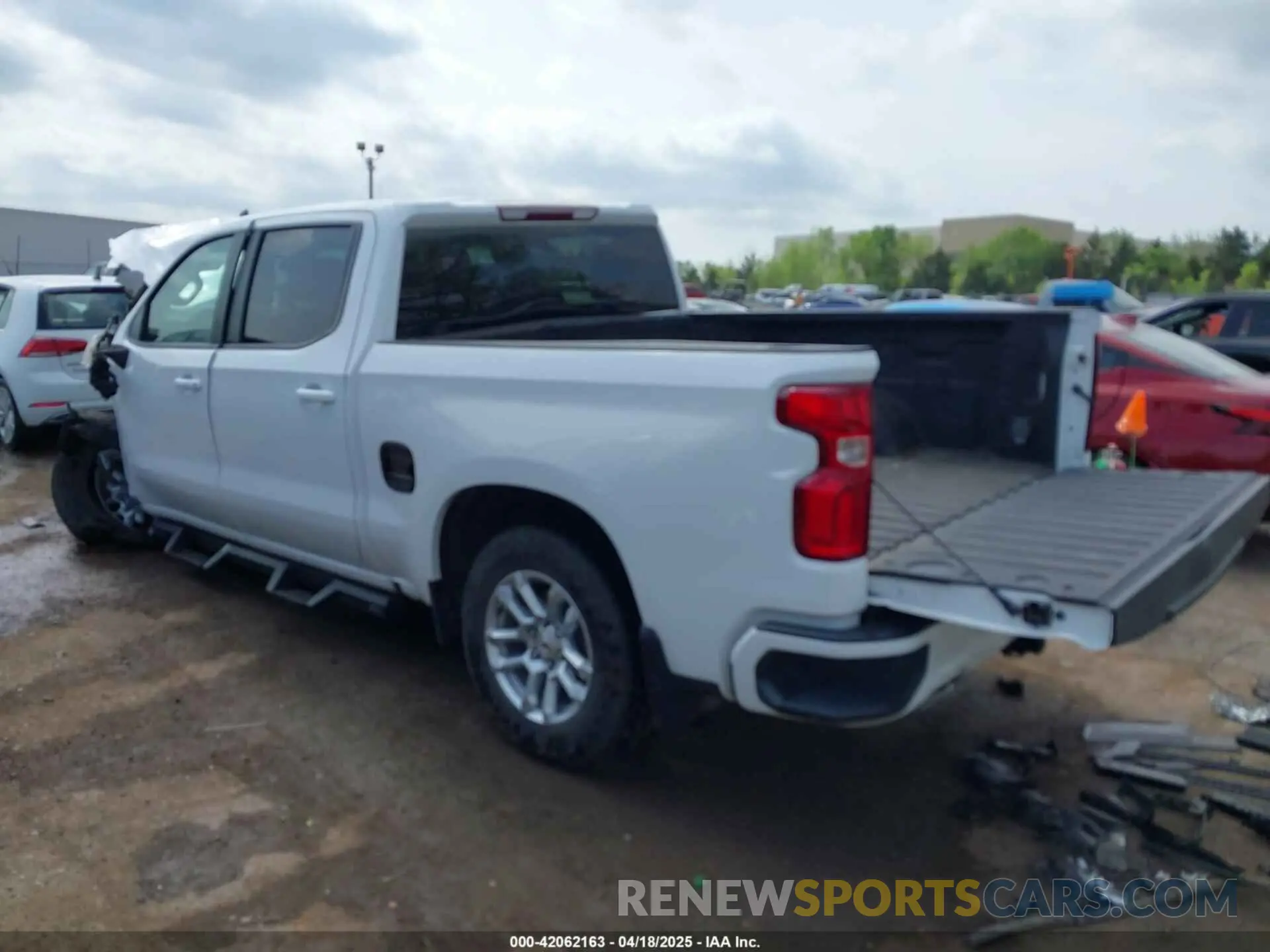 3 Photograph of a damaged car 1GCUDEE84PZ204646 CHEVROLET SILVERADO 1500 2023