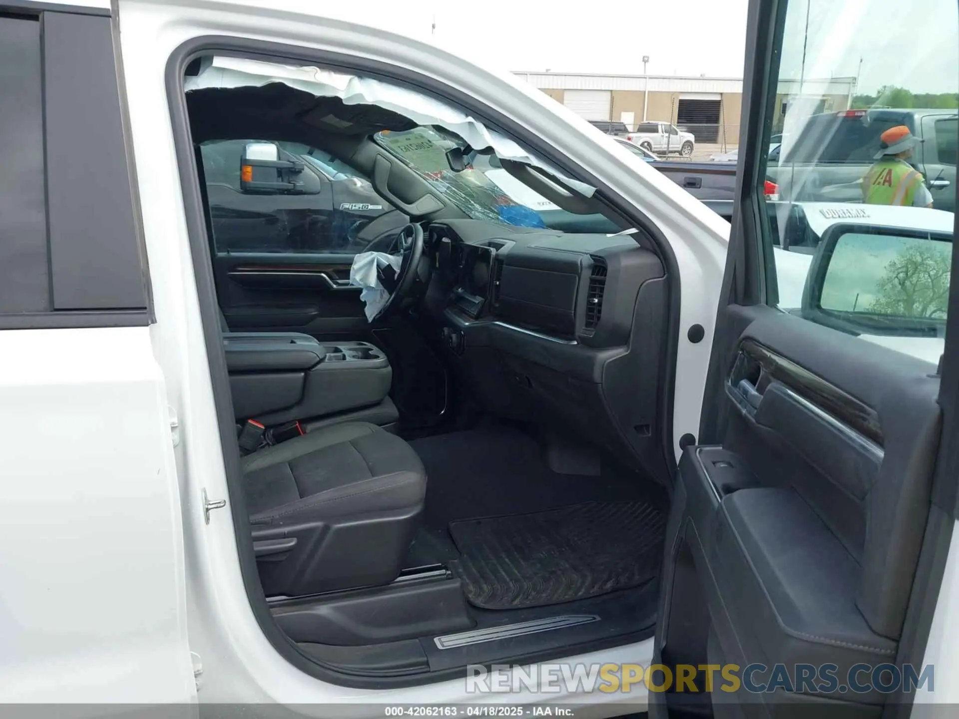 5 Photograph of a damaged car 1GCUDEE84PZ204646 CHEVROLET SILVERADO 1500 2023
