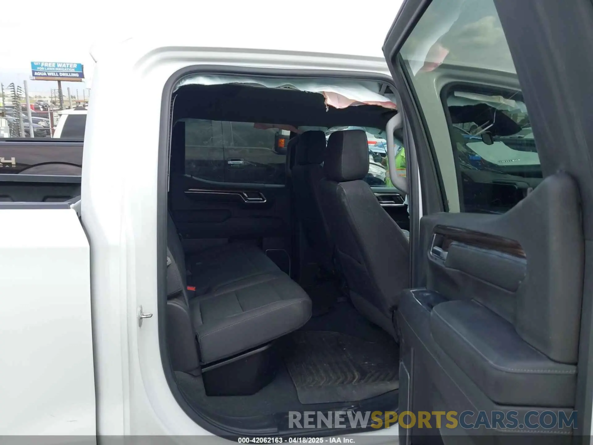 8 Photograph of a damaged car 1GCUDEE84PZ204646 CHEVROLET SILVERADO 1500 2023