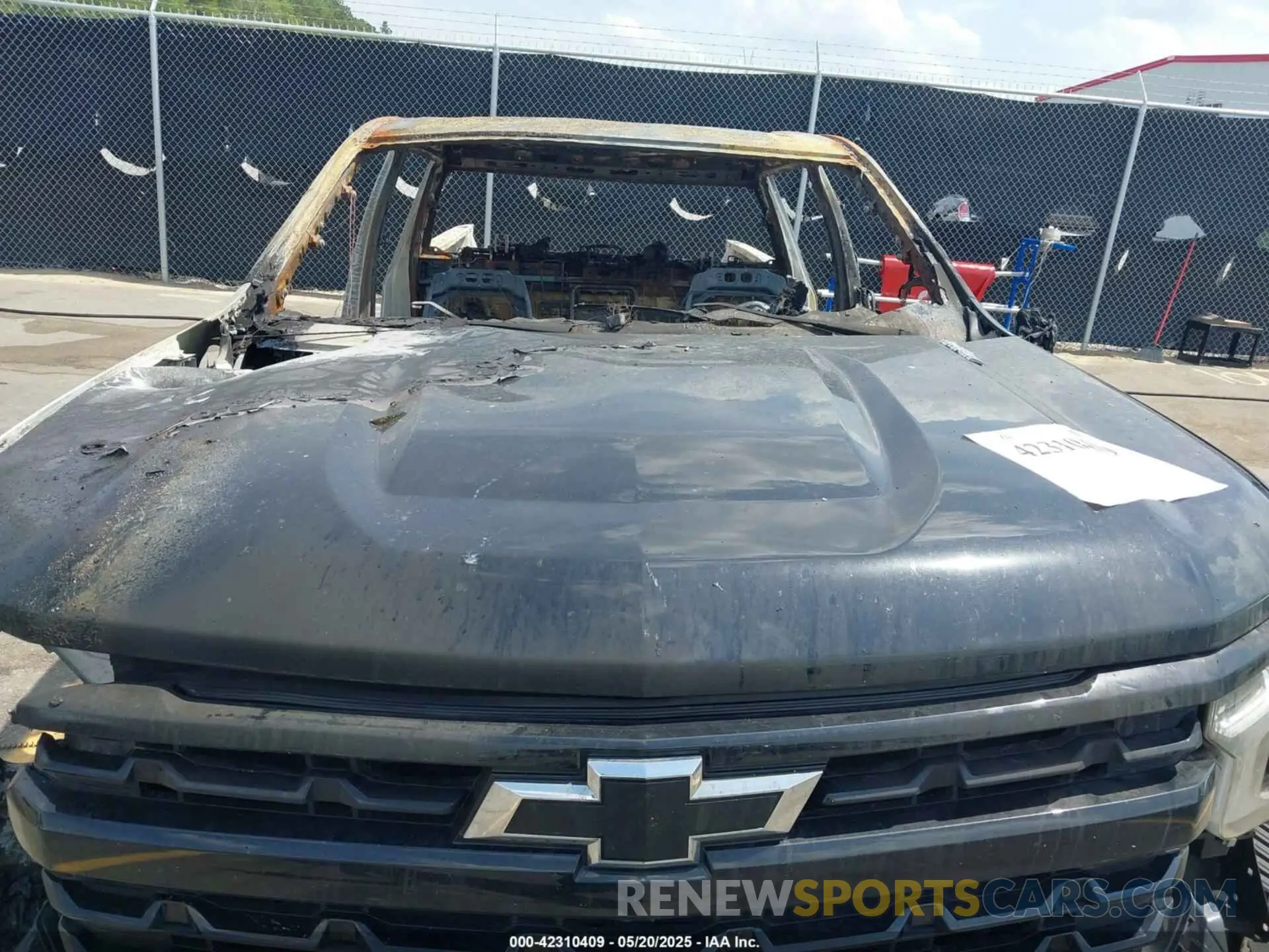 10 Photograph of a damaged car 1GCUDEE8XPZ142475 CHEVROLET SILVERADO 1500 2023