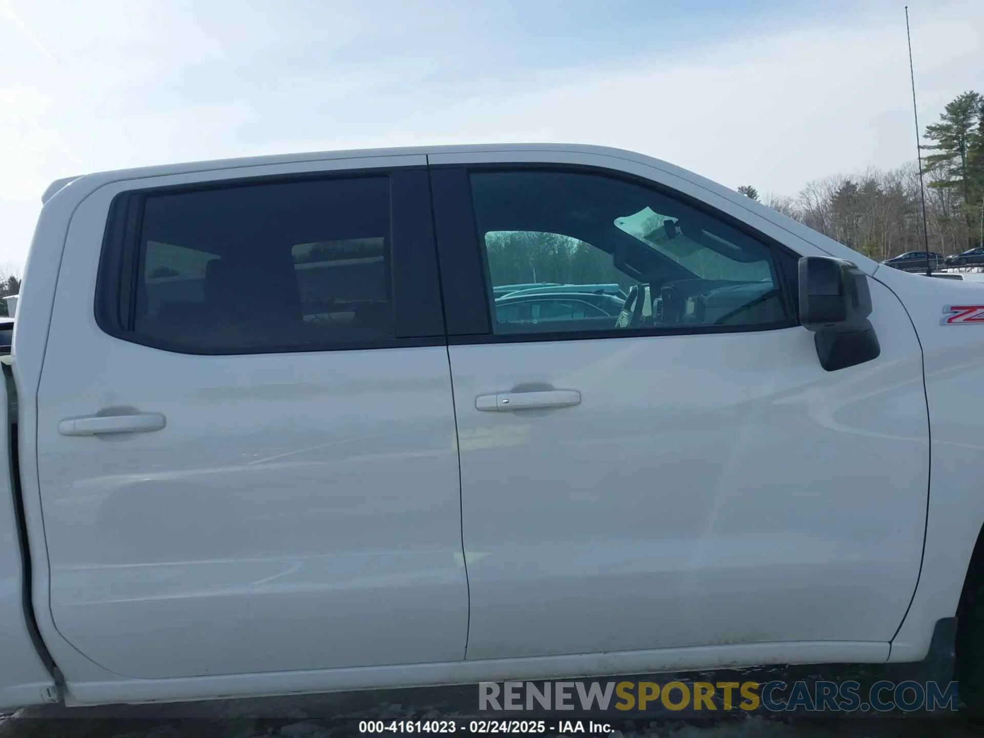 13 Photograph of a damaged car 1GCUDEED8PZ208650 CHEVROLET SILVERADO 1500 2023