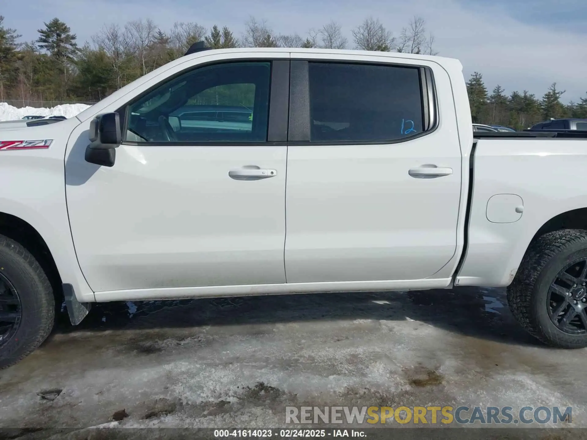 14 Photograph of a damaged car 1GCUDEED8PZ208650 CHEVROLET SILVERADO 1500 2023
