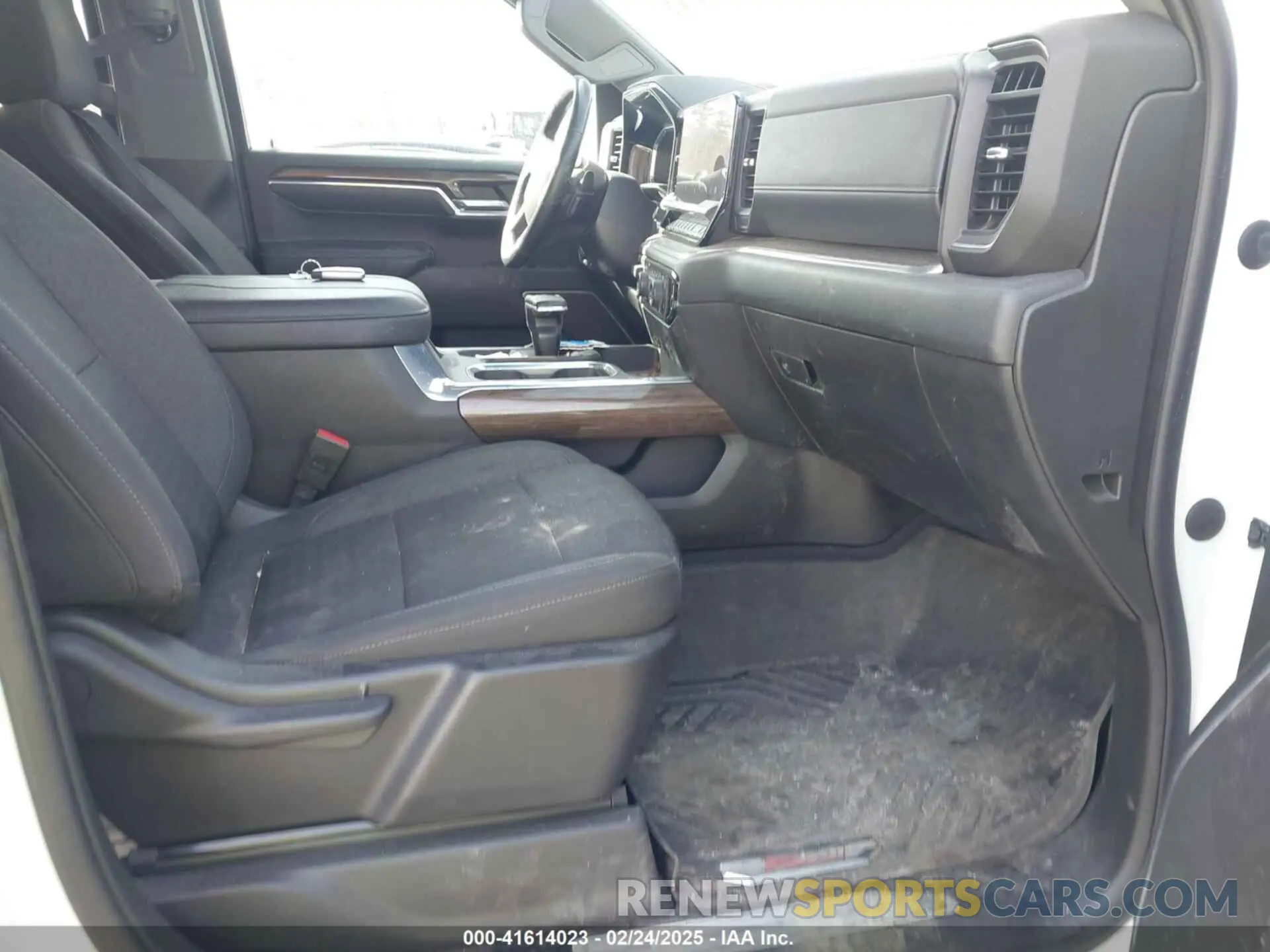 5 Photograph of a damaged car 1GCUDEED8PZ208650 CHEVROLET SILVERADO 1500 2023