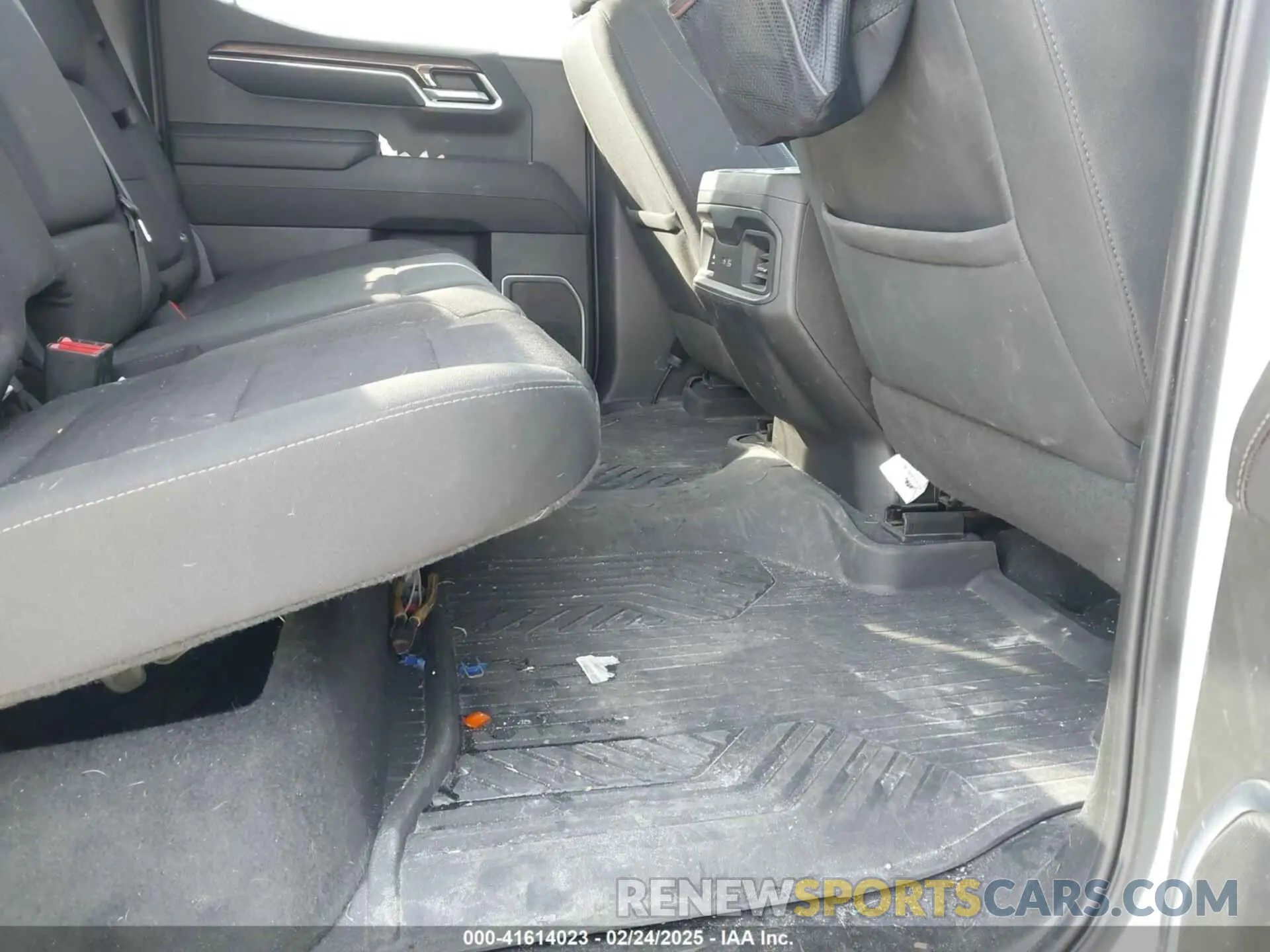 8 Photograph of a damaged car 1GCUDEED8PZ208650 CHEVROLET SILVERADO 1500 2023