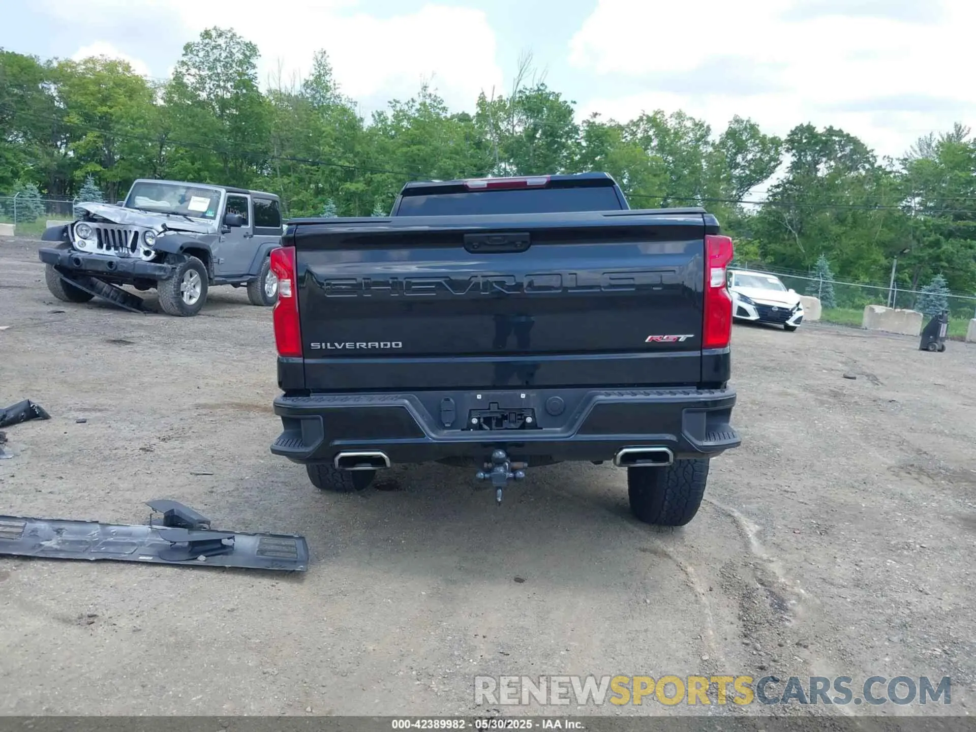 17 Photograph of a damaged car 1GCUDEED8PZ301992 CHEVROLET SILVERADO 1500 2023
