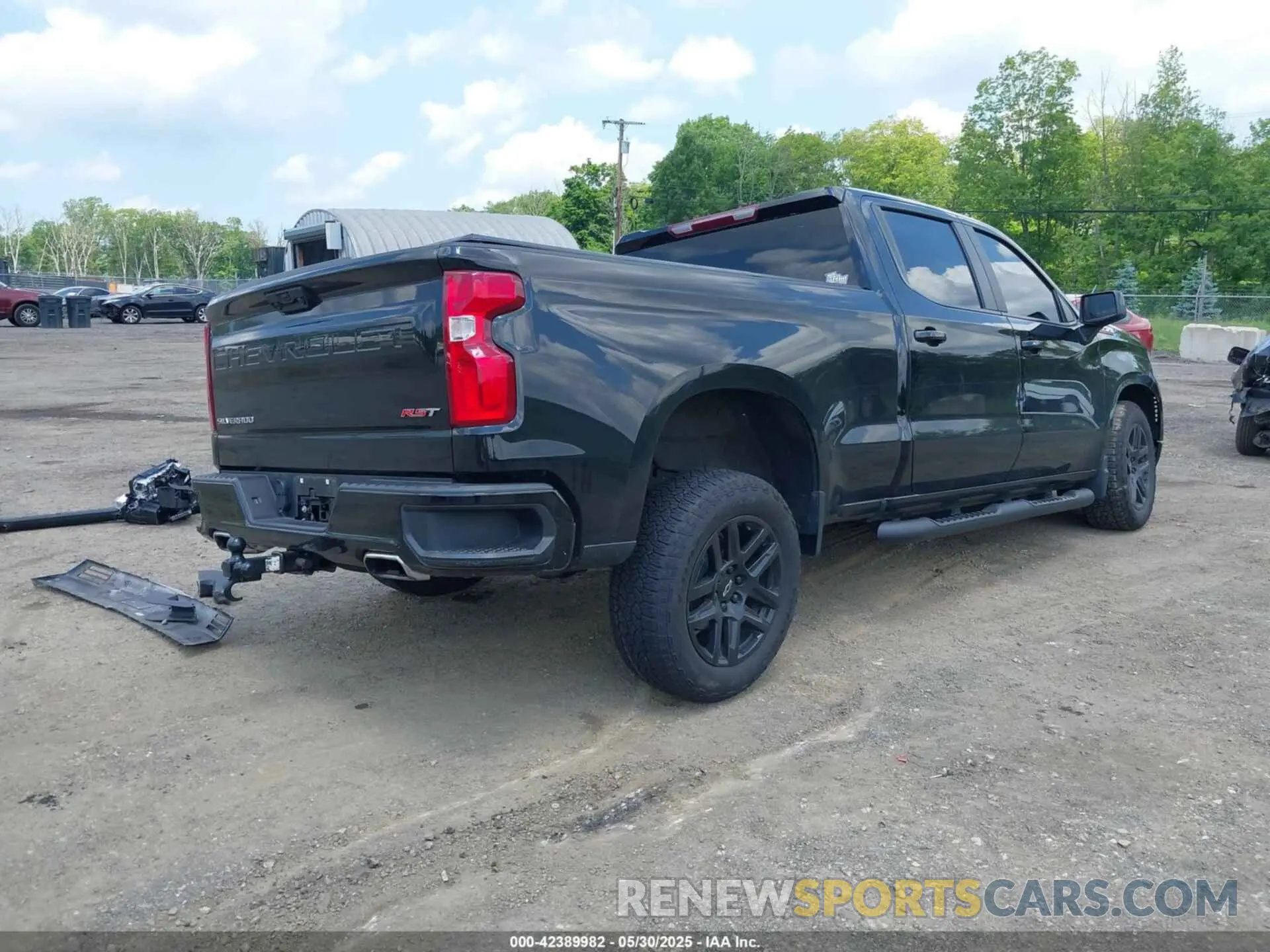 4 Photograph of a damaged car 1GCUDEED8PZ301992 CHEVROLET SILVERADO 1500 2023