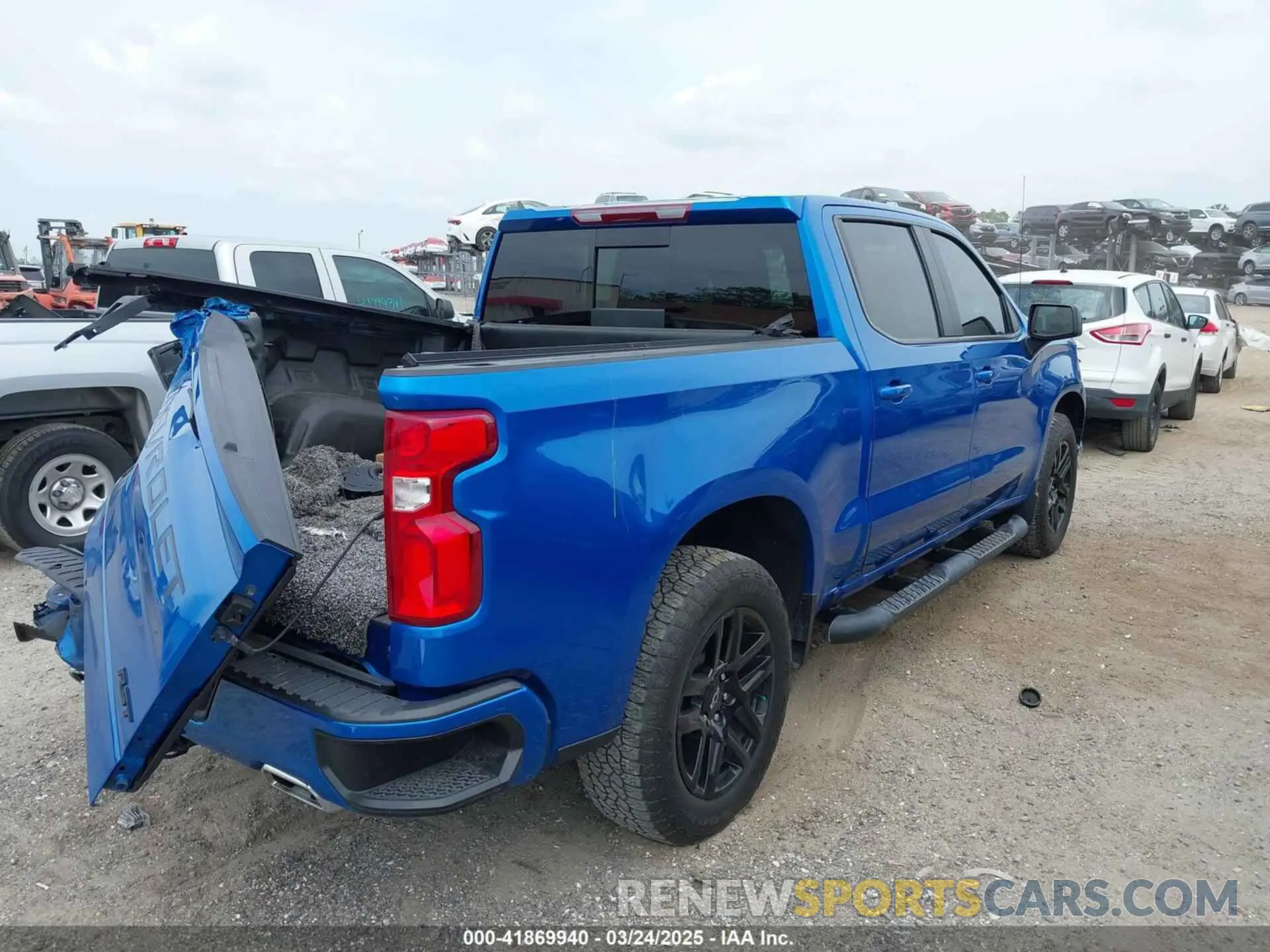 4 Photograph of a damaged car 1GCUDEED9PZ188313 CHEVROLET SILVERADO 1500 2023