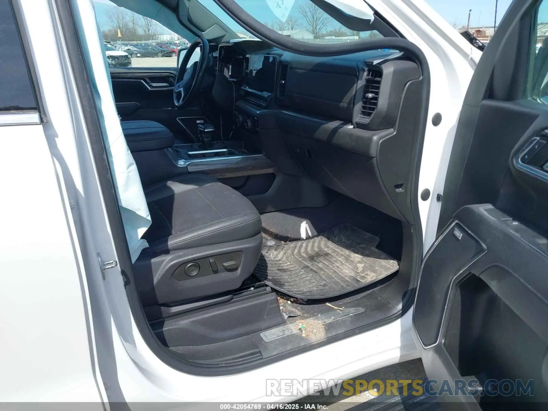 5 Photograph of a damaged car 1GCUDGEDXPZ127242 CHEVROLET SILVERADO 1500 2023