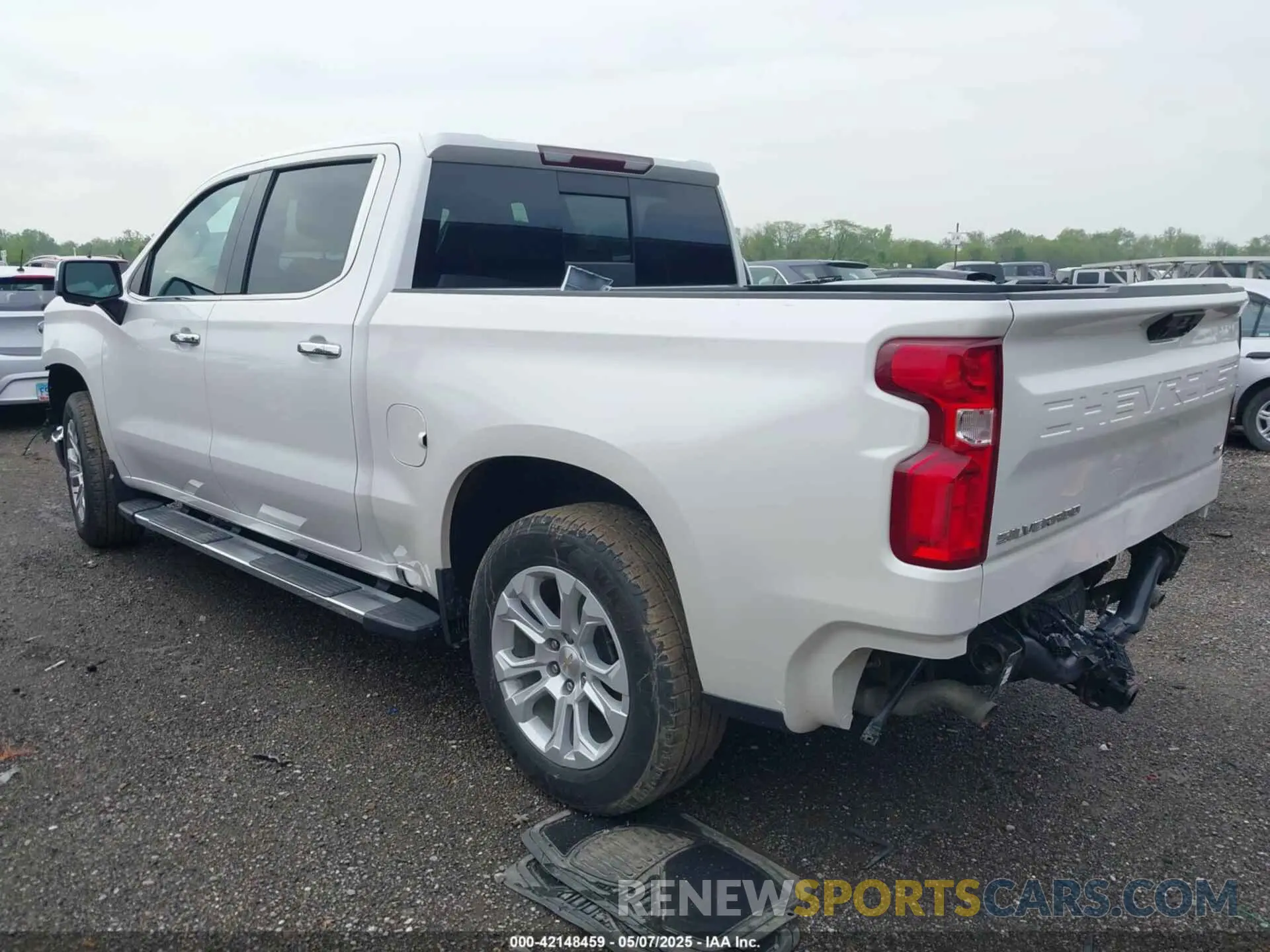 3 Photograph of a damaged car 1GCUDGEL1PZ176790 CHEVROLET SILVERADO 1500 2023