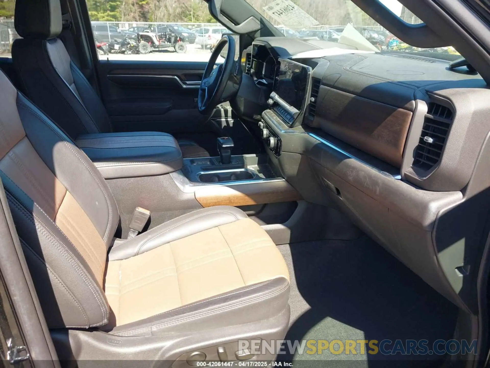 5 Photograph of a damaged car 1GCUDJE82PZ244782 CHEVROLET SILVERADO 1500 2023