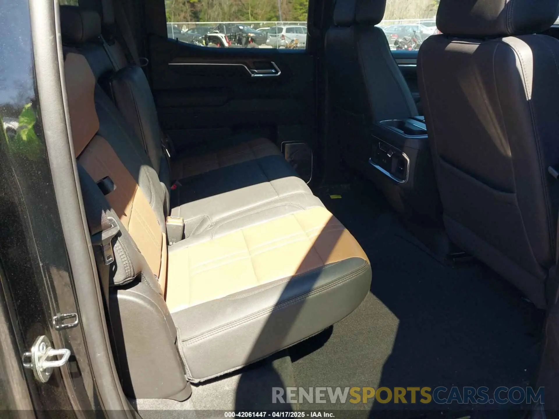 8 Photograph of a damaged car 1GCUDJE82PZ244782 CHEVROLET SILVERADO 1500 2023
