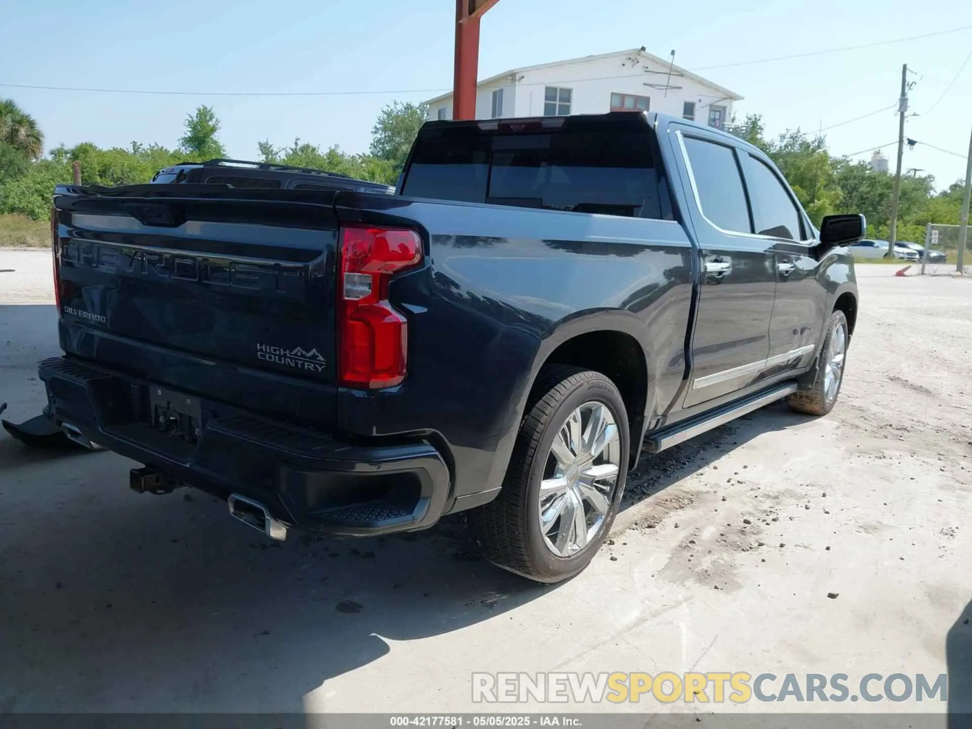 4 Photograph of a damaged car 1GCUDJE8XPZ195721 CHEVROLET SILVERADO 1500 2023