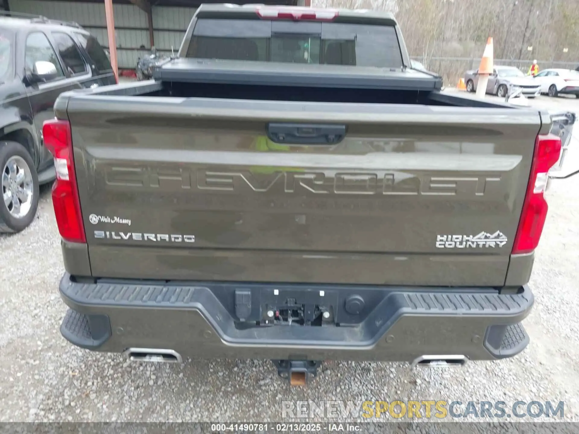 17 Photograph of a damaged car 1GCUDJED7PZ289018 CHEVROLET SILVERADO 1500 2023
