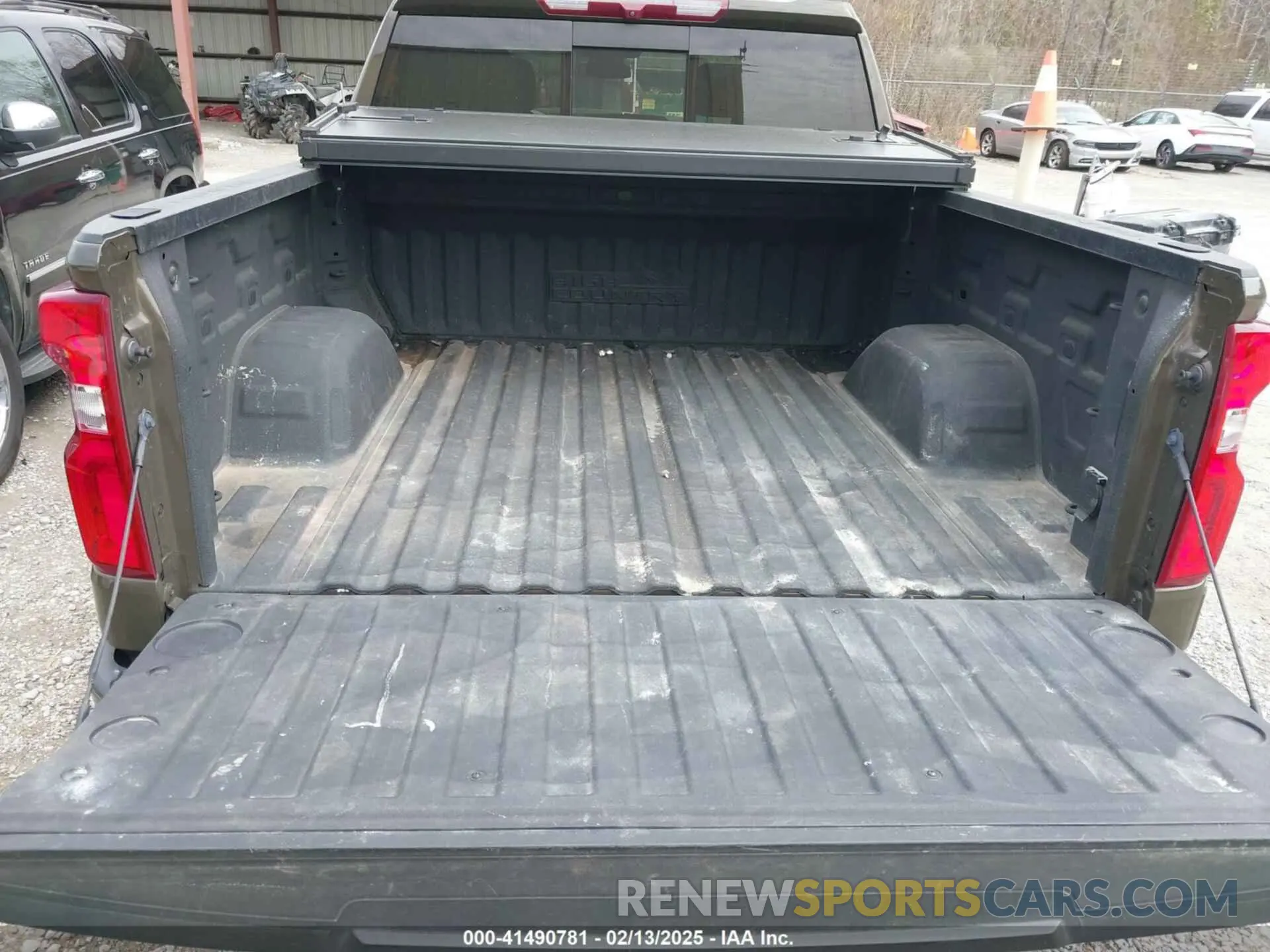 8 Photograph of a damaged car 1GCUDJED7PZ289018 CHEVROLET SILVERADO 1500 2023