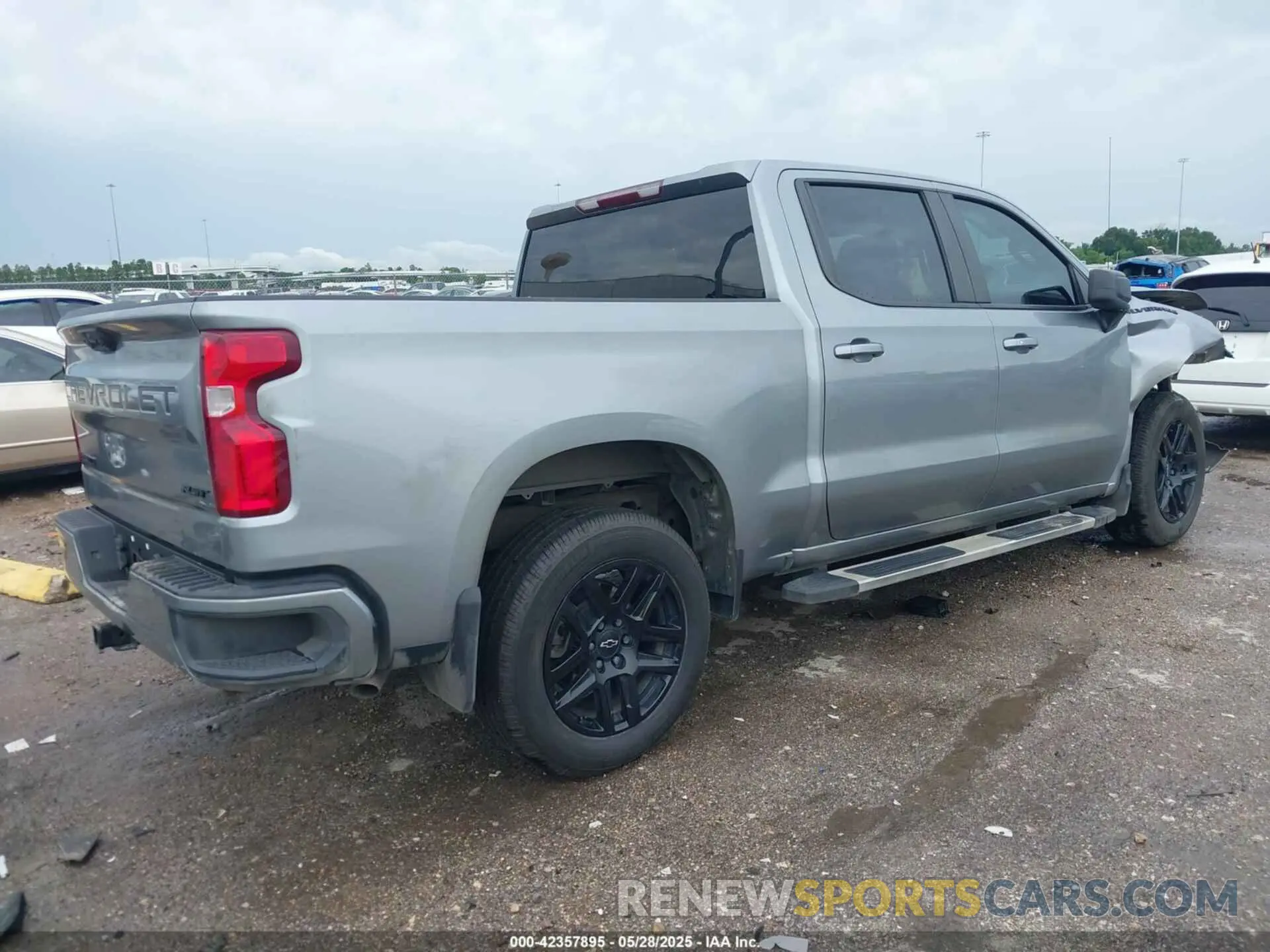 4 Photograph of a damaged car 2GCPADED5P1139988 CHEVROLET SILVERADO 1500 2023