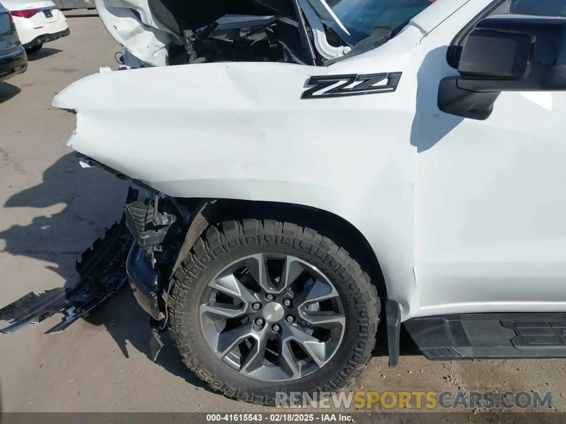 18 Photograph of a damaged car 2GCUDDED0P1115091 CHEVROLET SILVERADO 1500 2023