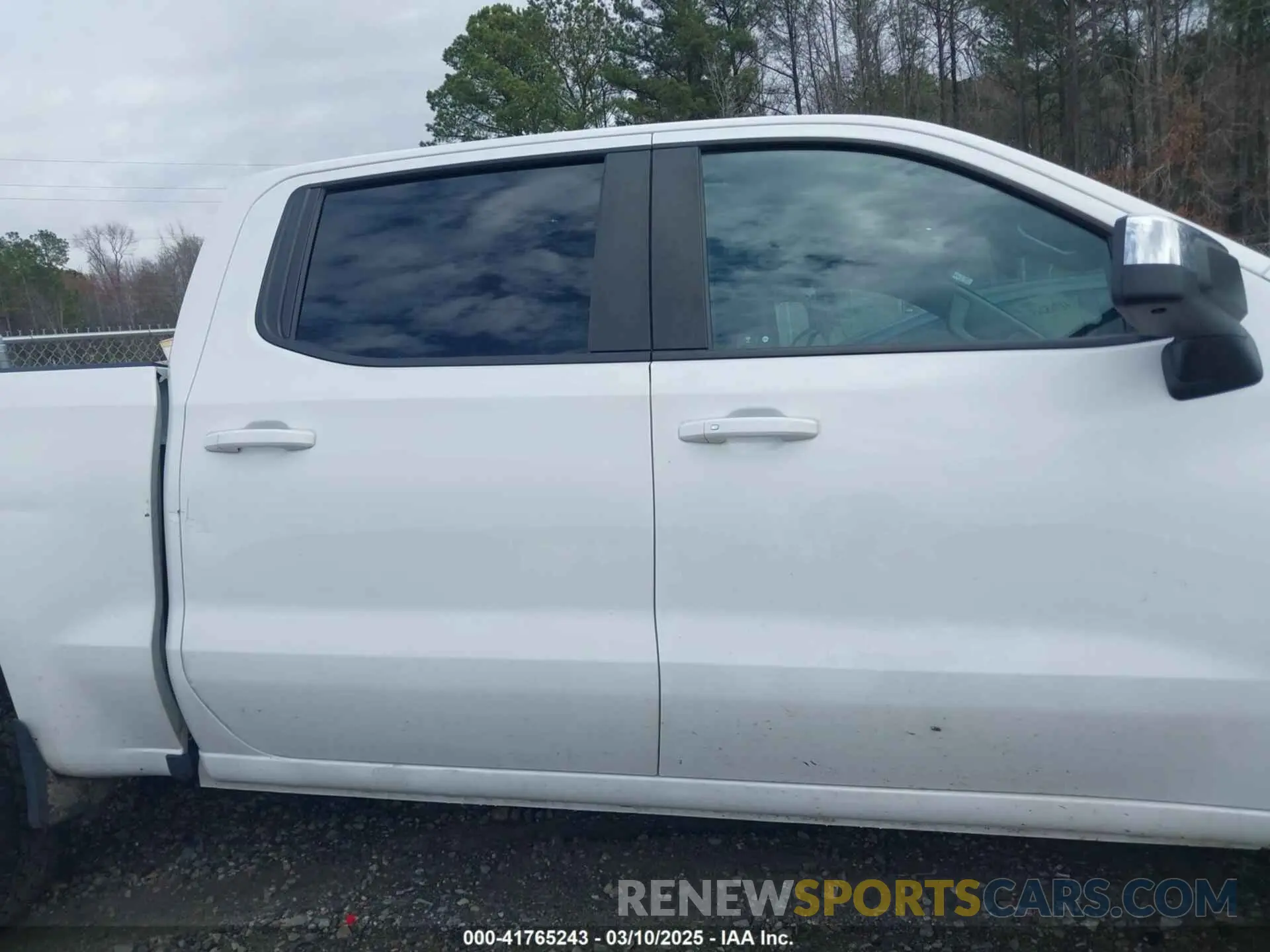 14 Photograph of a damaged car 2GCUDDED6P1124927 CHEVROLET SILVERADO 1500 2023