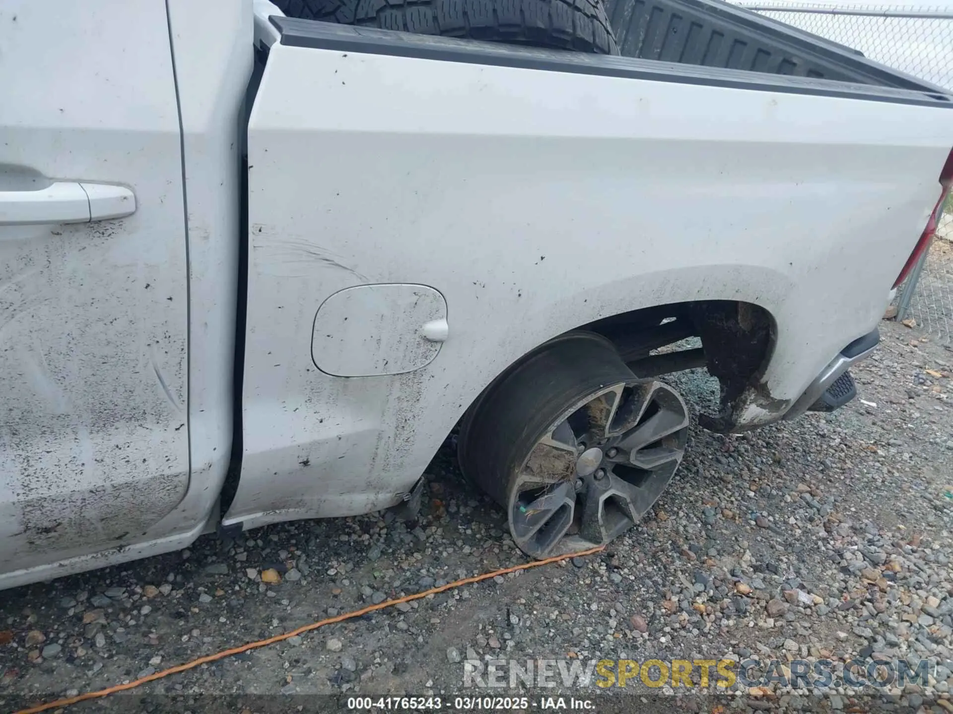 18 Photograph of a damaged car 2GCUDDED6P1124927 CHEVROLET SILVERADO 1500 2023