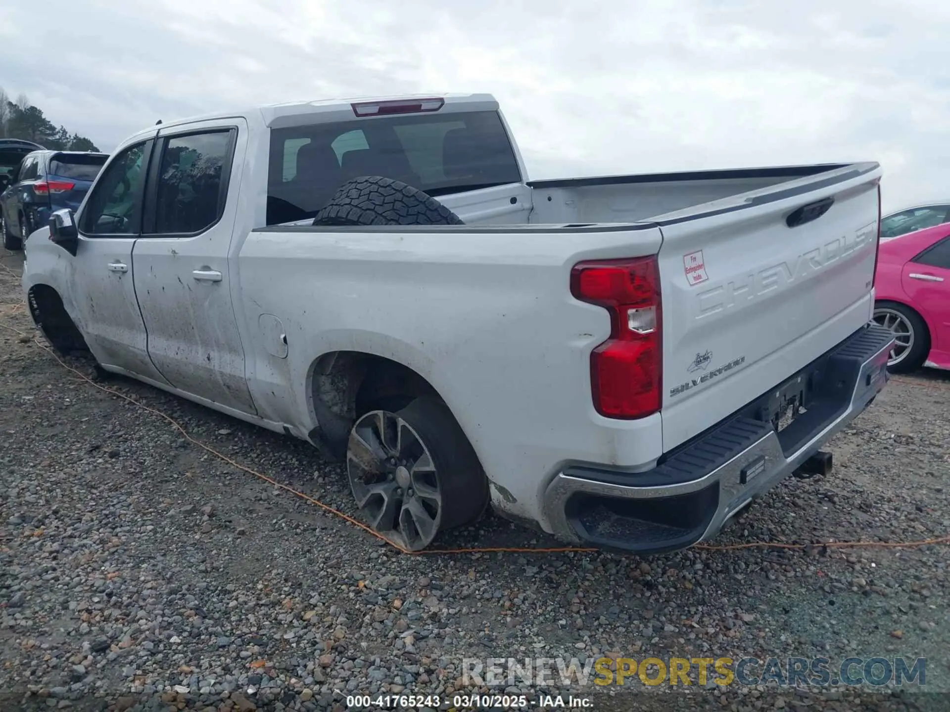 3 Photograph of a damaged car 2GCUDDED6P1124927 CHEVROLET SILVERADO 1500 2023