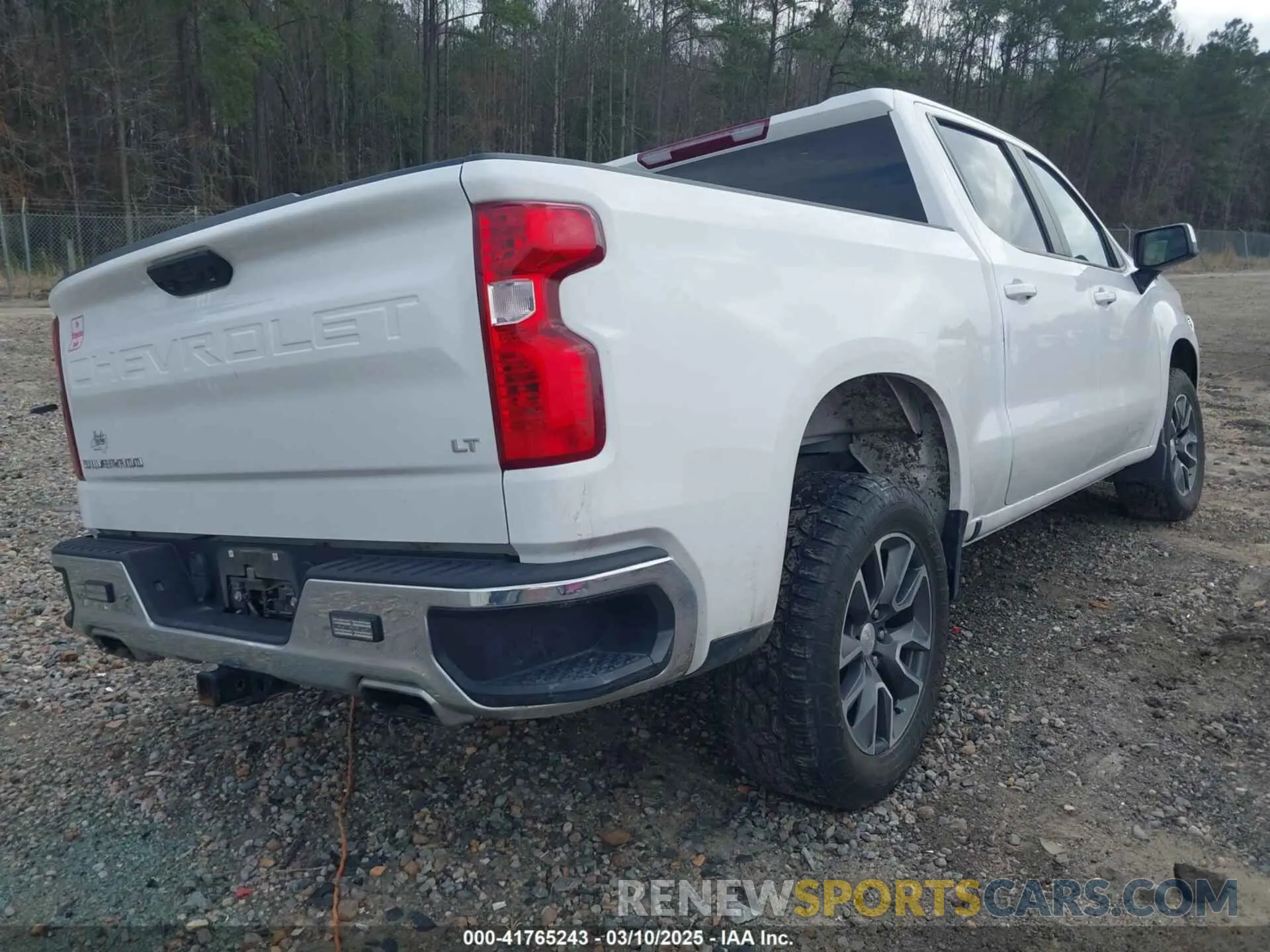 4 Photograph of a damaged car 2GCUDDED6P1124927 CHEVROLET SILVERADO 1500 2023