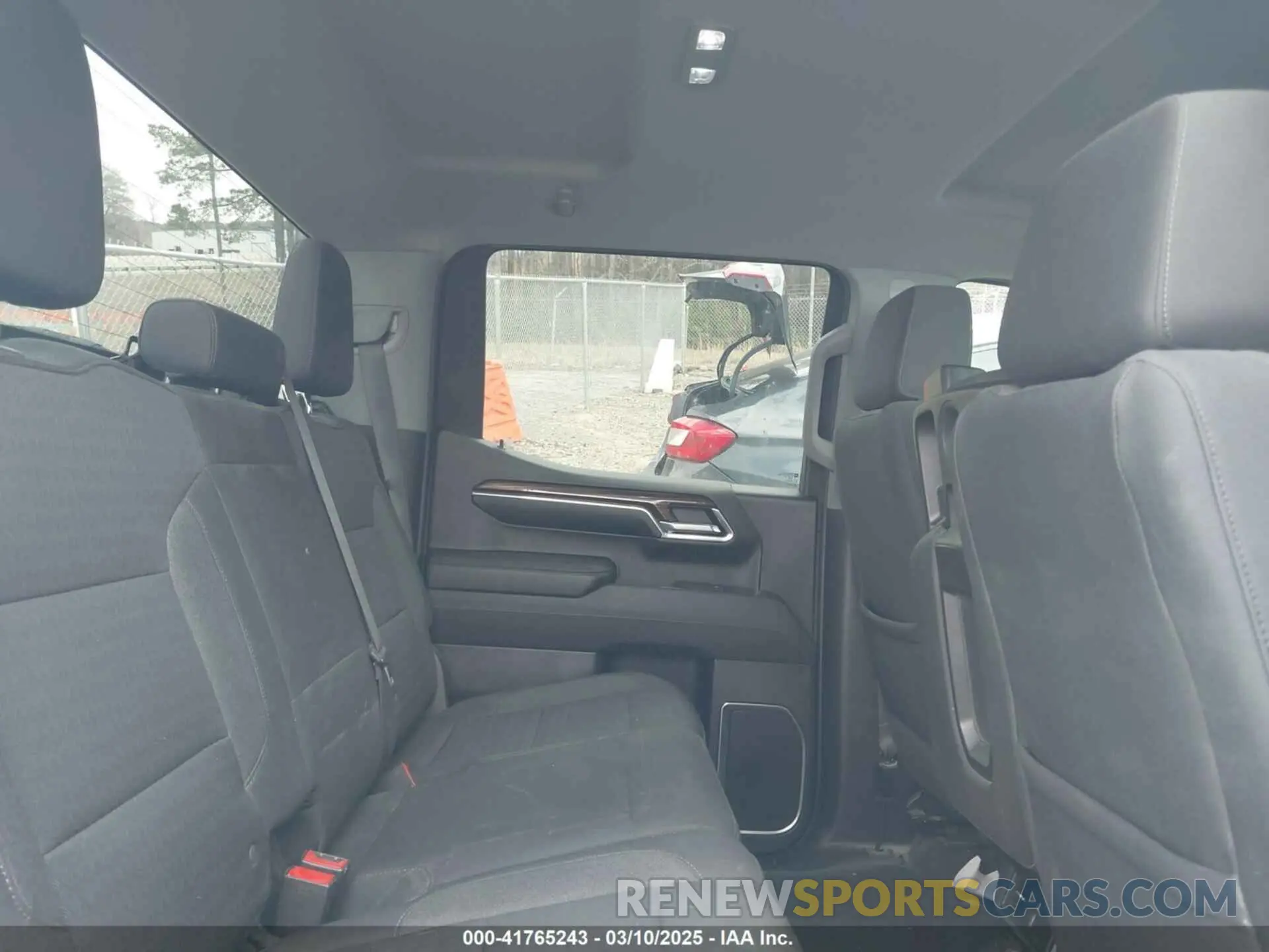 8 Photograph of a damaged car 2GCUDDED6P1124927 CHEVROLET SILVERADO 1500 2023