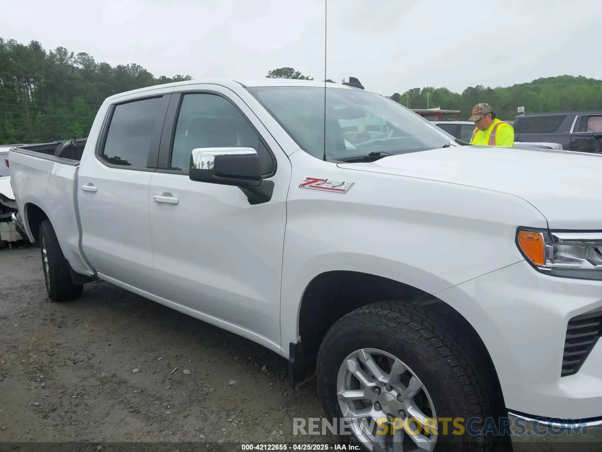 13 Photograph of a damaged car 2GCUDDED8P1140532 CHEVROLET SILVERADO 1500 2023