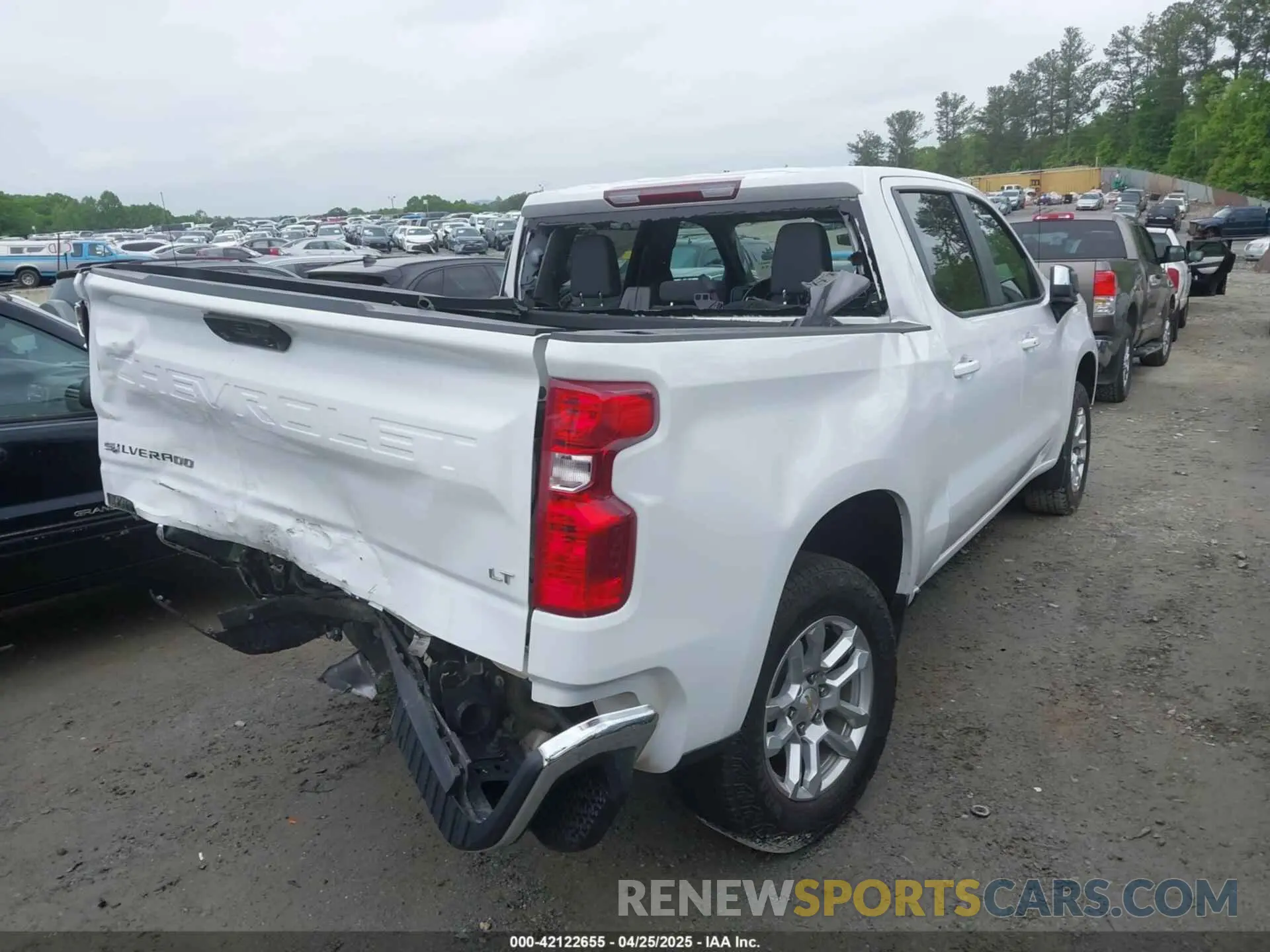 4 Photograph of a damaged car 2GCUDDED8P1140532 CHEVROLET SILVERADO 1500 2023