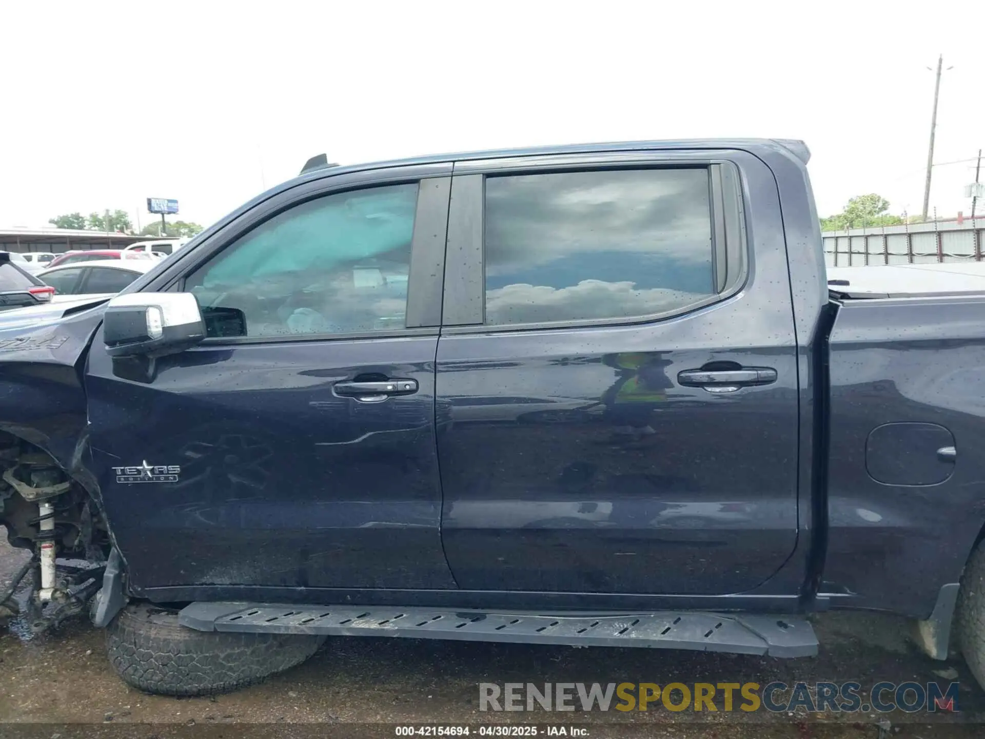 13 Photograph of a damaged car 2GCUDDED8P1140935 CHEVROLET SILVERADO 1500 2023