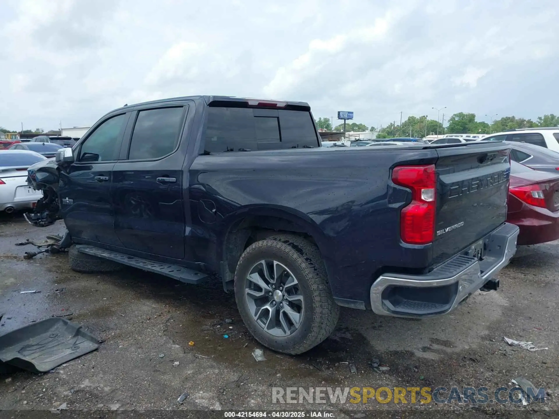 3 Photograph of a damaged car 2GCUDDED8P1140935 CHEVROLET SILVERADO 1500 2023