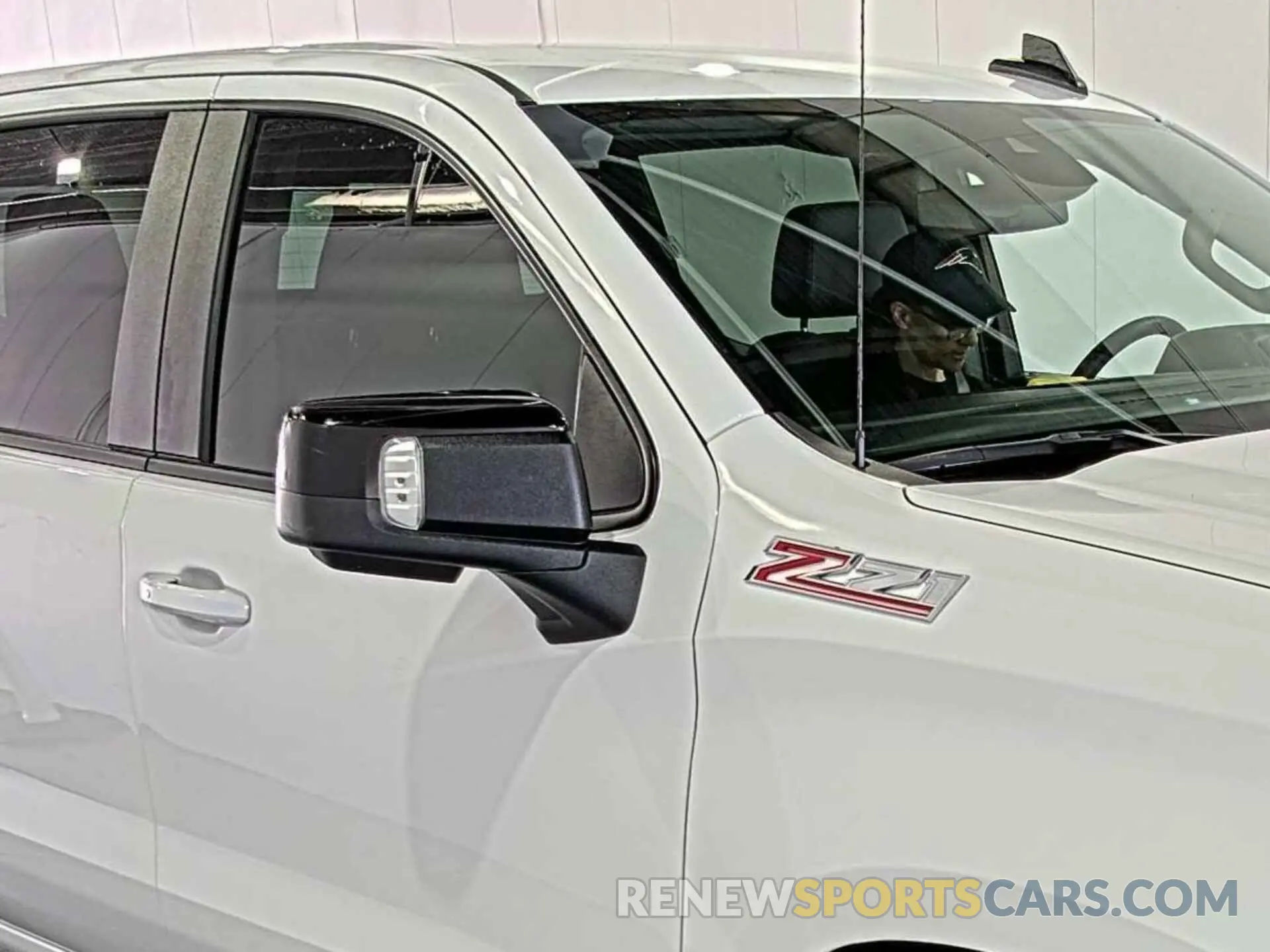 10 Photograph of a damaged car 2GCUDEED2P1153640 CHEVROLET SILVERADO 1500 2023