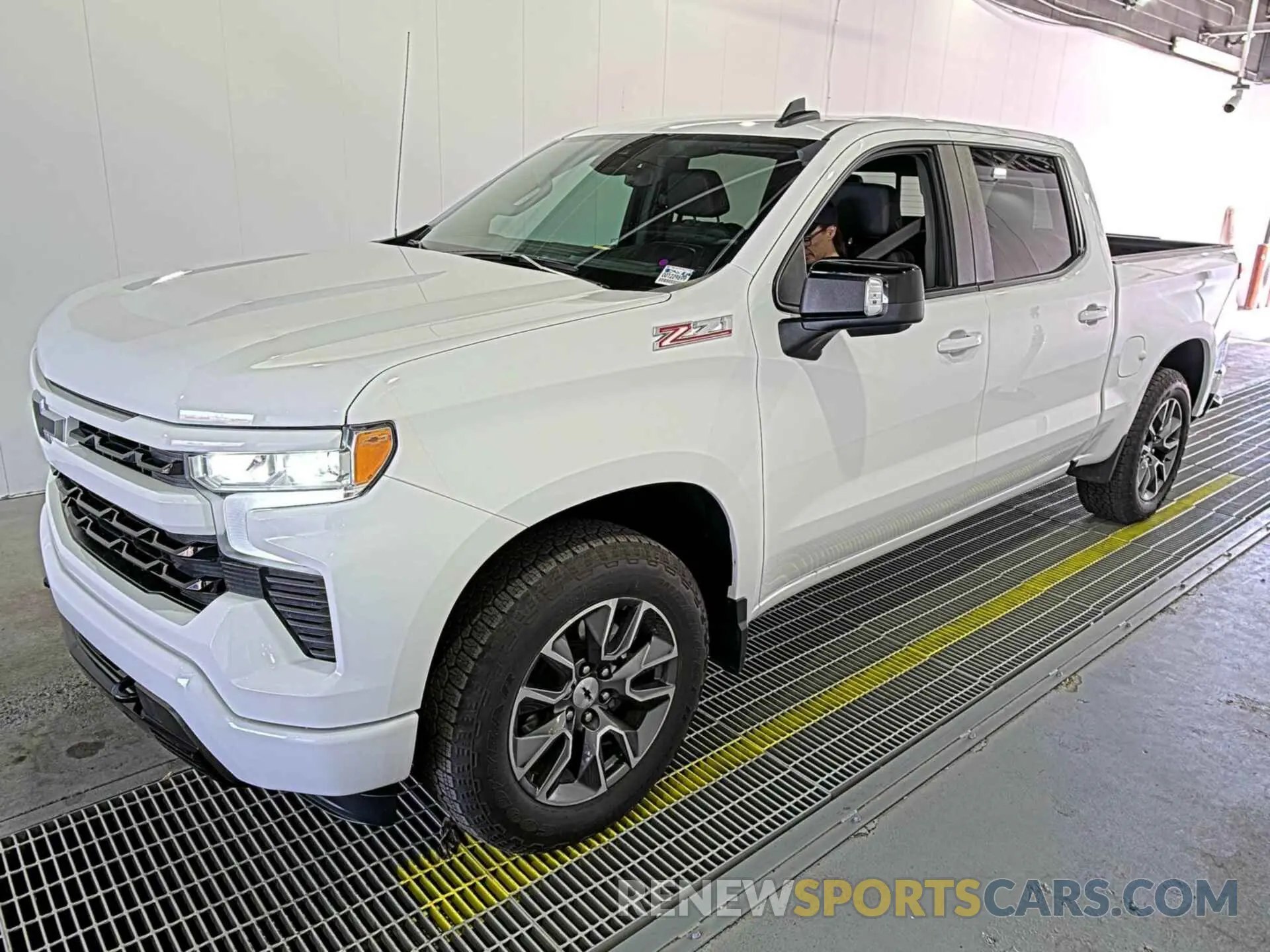 22 Photograph of a damaged car 2GCUDEED2P1153640 CHEVROLET SILVERADO 1500 2023