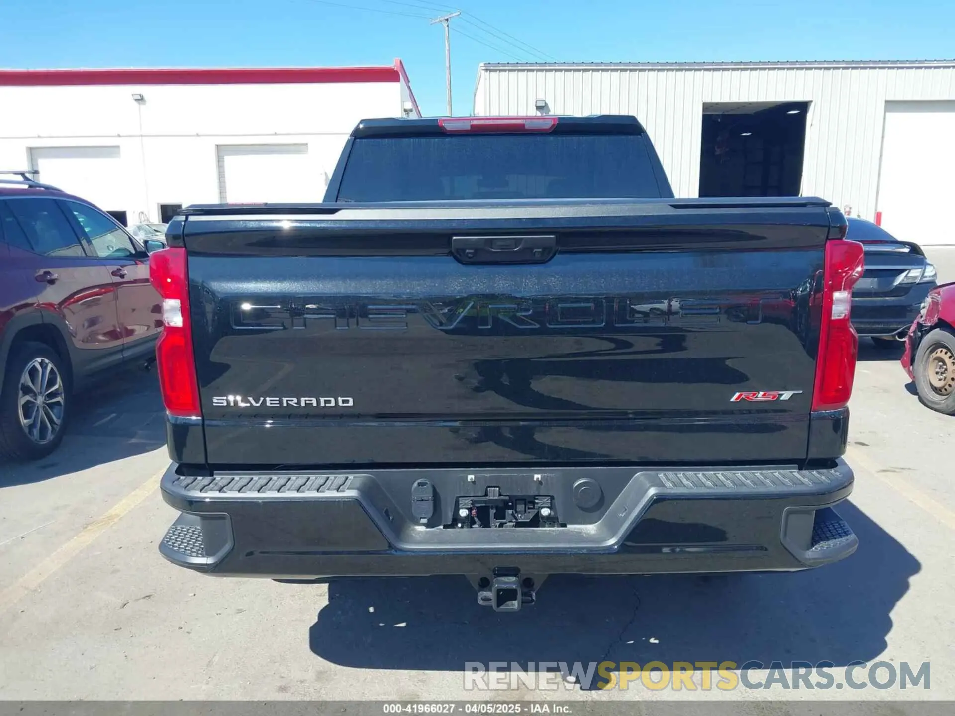 17 Photograph of a damaged car 2GCUDEED3P1129833 CHEVROLET SILVERADO 1500 2023