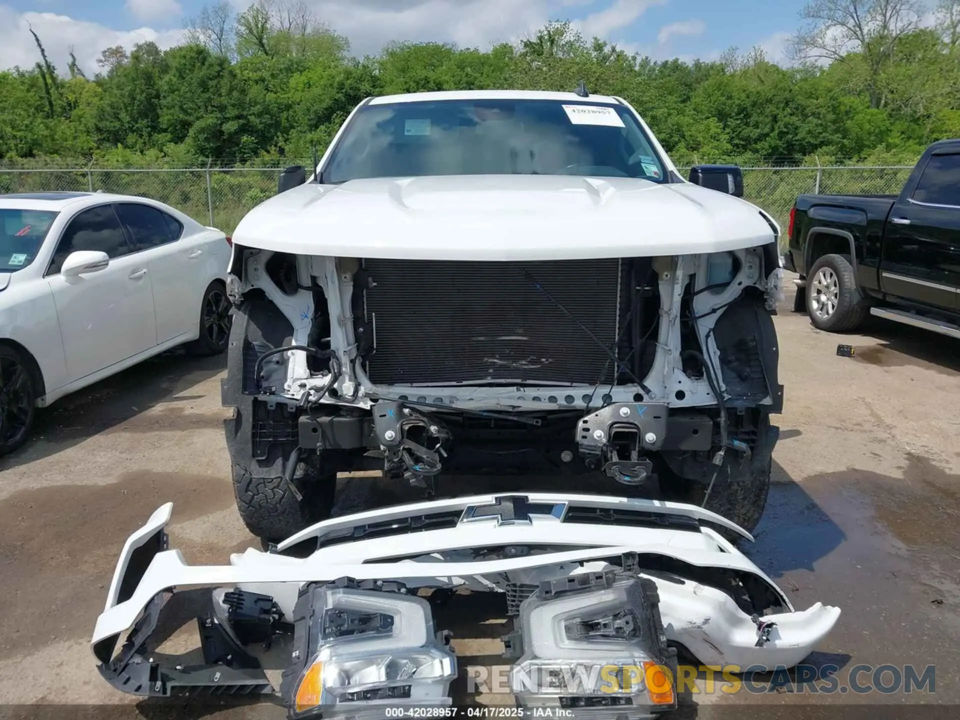13 Photograph of a damaged car 2GCUDEED6P1124688 CHEVROLET SILVERADO 1500 2023